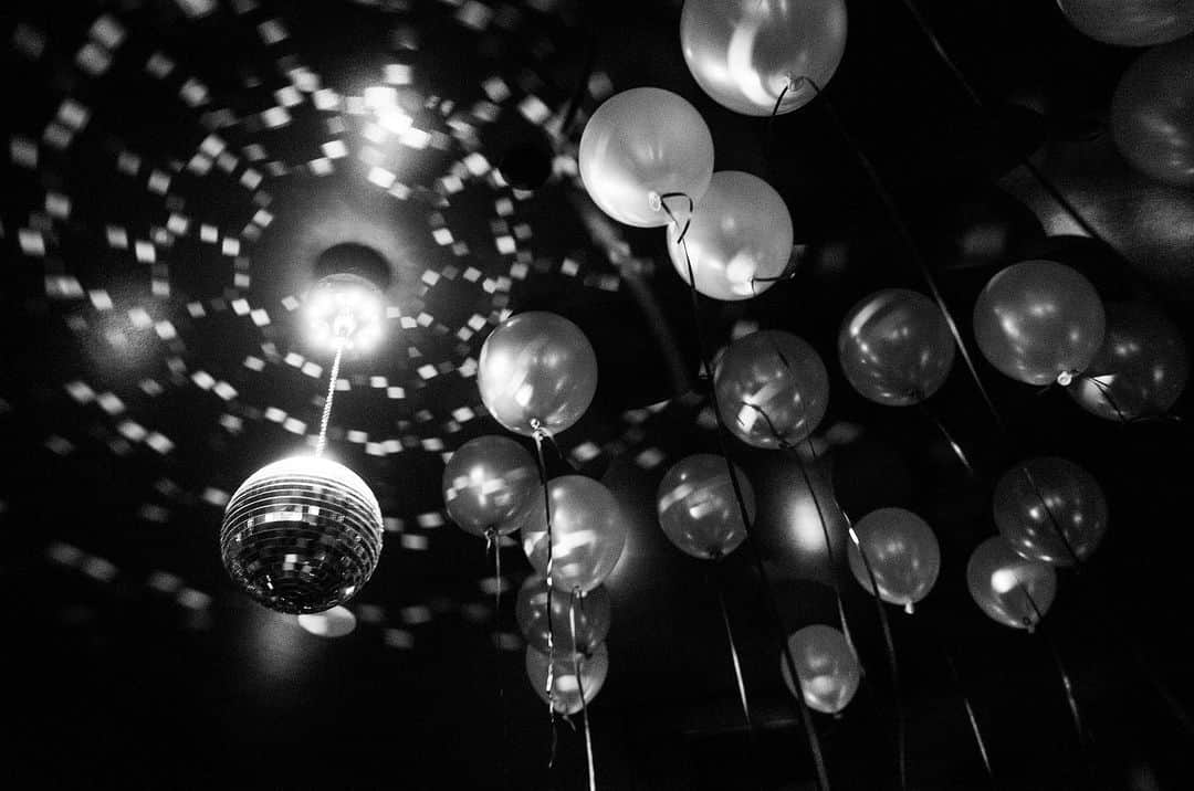 ローレン·ランドルフのインスタグラム：「January 1, 2020: had I known that was going to be the only dance floor of the year.........  I wouldn’t have changed a damn thing. 🍾」