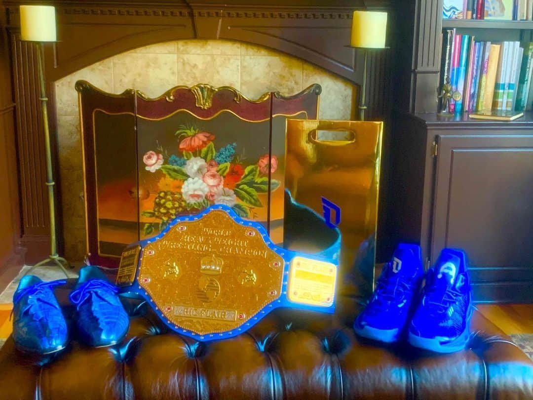 デイミアン・リラードのインスタグラム：「🗣”I’m having a hard time holding these alligators down!” The gators that inspired the blue @ricflairnatureboy #Dame7 colorway. WOOOOO! 🐊」