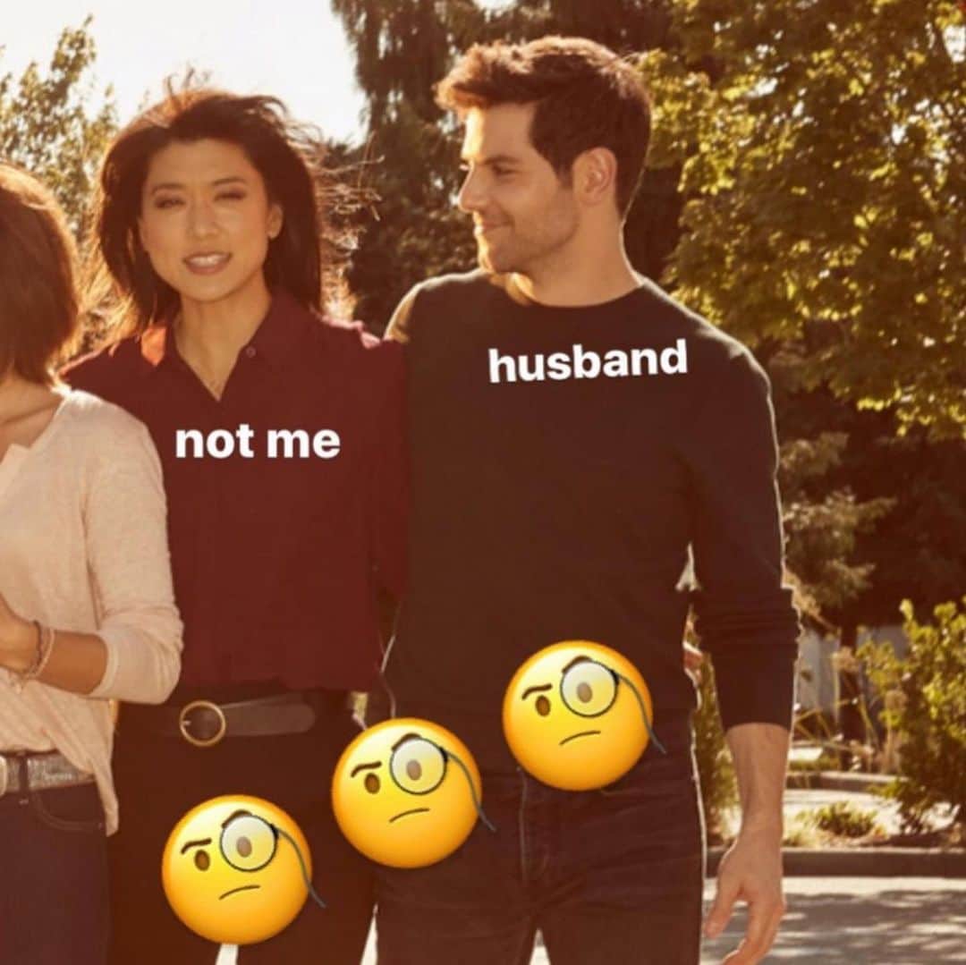 ビッツィー・トゥロックのインスタグラム：「Tonight! Season 3 premiere of @millionlittlethingsabc at its new time, 10/9c after #greysanatomy.   Will Eddie survive being hit by a car? And if he does, how long will that last if he keeps cuddling and gazing adoringly at other women not me? Find out tonight!   #amillionlittlethings」