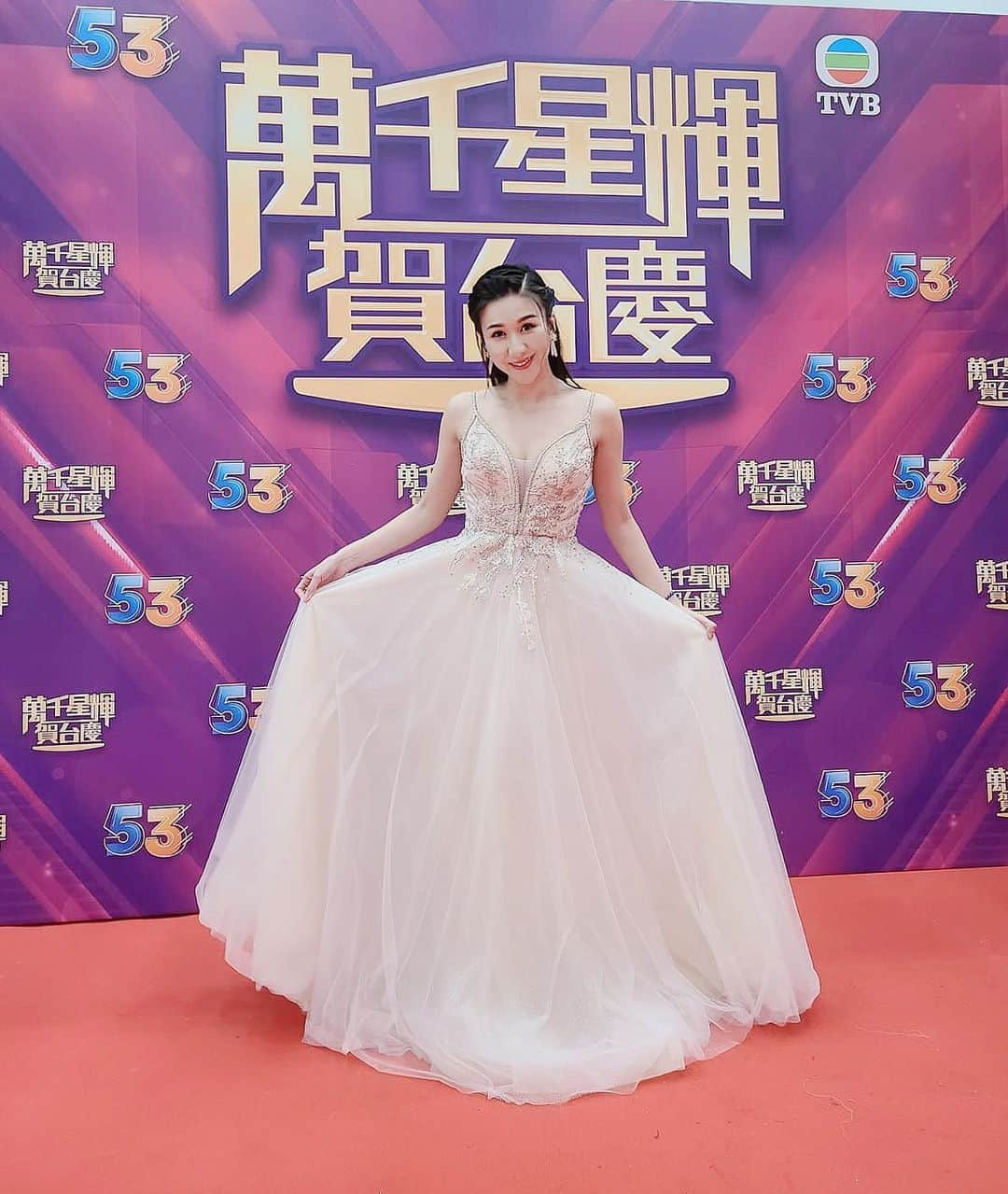 Chloe Yuenのインスタグラム：「TVB happy birthday~~~~   Dress: @lavanceu  #tvbhappybirthday#53rdanniversary#tvbanniversary#hkig#dressup#eveningdress#lavanceu」