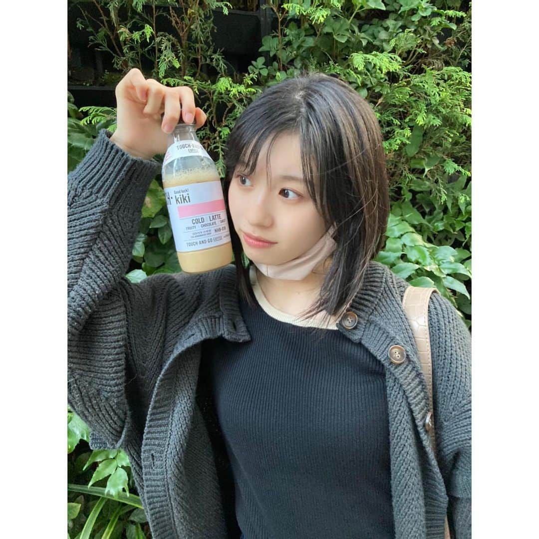 浅倉樹々さんのインスタグラム写真 - (浅倉樹々Instagram)「.﻿ ﻿ my bottle作ったよ🥤﻿ ﻿ TOUCH-AND-GO COFFEE☕️﻿ ﻿ LINEからの事前予約と事前決済で﻿ 自分好みの味のコーヒーを作れちゃいます﻿ ﻿ 受け取り方も斬新で﻿ 番号が書かれたロッカーに入ってるの﻿ ﻿ 人から貰うんじゃなくてロッカーから受け取れるから﻿ 接触を避けたい今の時期にも最適﻿ ﻿ 名前も入れられるから悩まず自分のだとわかる！﻿ ﻿ 推しの名を入れるのが流行ってるみたいだけど﻿ 初めてだし無難にkikiにしといた笑﻿ ﻿ 可愛いよね﻿ ﻿ #tsubaki_factory #つばきファクトリー #idol #アイドル﻿ #浅倉樹々 #touchandgocoffee #タッチアンドゴーコーヒー#bottlecoffee #カフェ #カスタマイズ #休憩時間﻿ #日本橋 ﻿ ﻿」11月19日 17時30分 - kiki_asakura.official