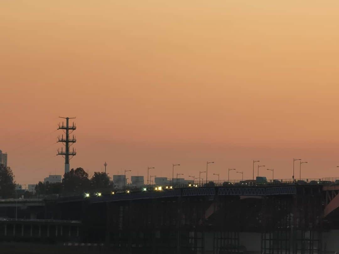 キム・スンヒョンさんのインスタグラム写真 - (キム・スンヒョンInstagram)「퇴근길선물 오늘도 수고많으셨습니다  #망원한강공원 #저녁노을」11月19日 17時31分 - ksh37