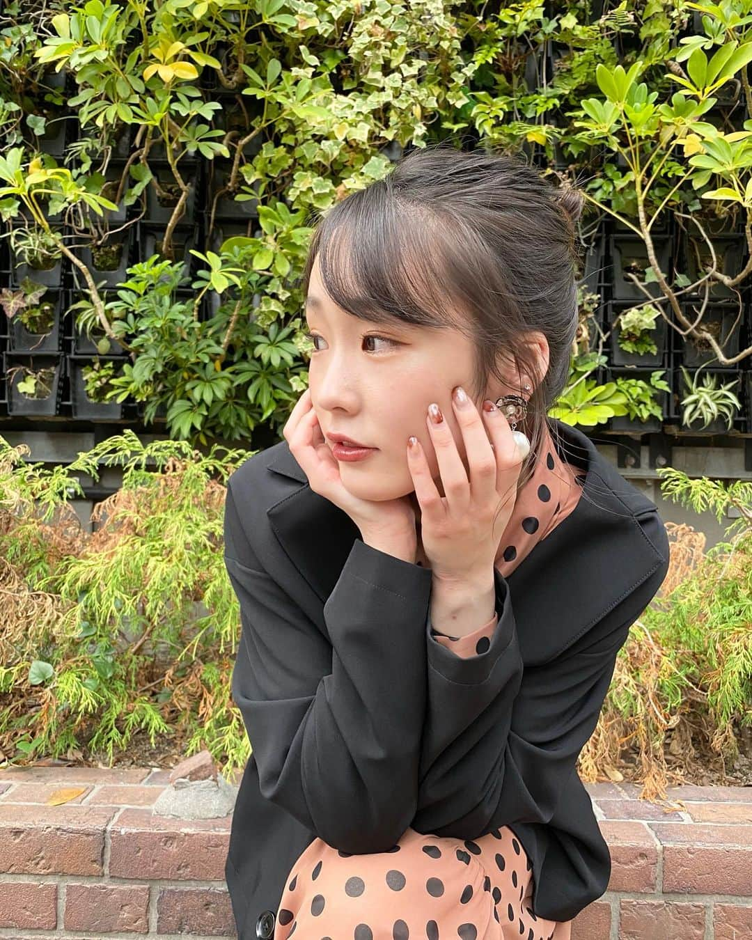 田中美有のインスタグラム：「こんばんは🌙.*·̩͙  今からみんなと最後のスピーキングレッスン行ってきます✊🏻✨ ウォーキングレッスンも先日終了し、いよいよ活動も終盤だなと実感しています。 寂しいなあ😿💧  ┈┈┈┈┈┈┈┈┈┈  今日の #みゆポチ お願いします🦔🤍 残り9回！！！ 最後まで皆さんのお力お貸しください🙇‍♀️🙇‍♀️  プロフィール欄のURLから投票できます！！  #ミスコン #ミスキャン #ミスキャンパス関西学院 #関学 #関西学院大学 #女子大生 #今日のファッション #ヘアアレンジ #おだんごヘア #梅田 #梅田カフェ」