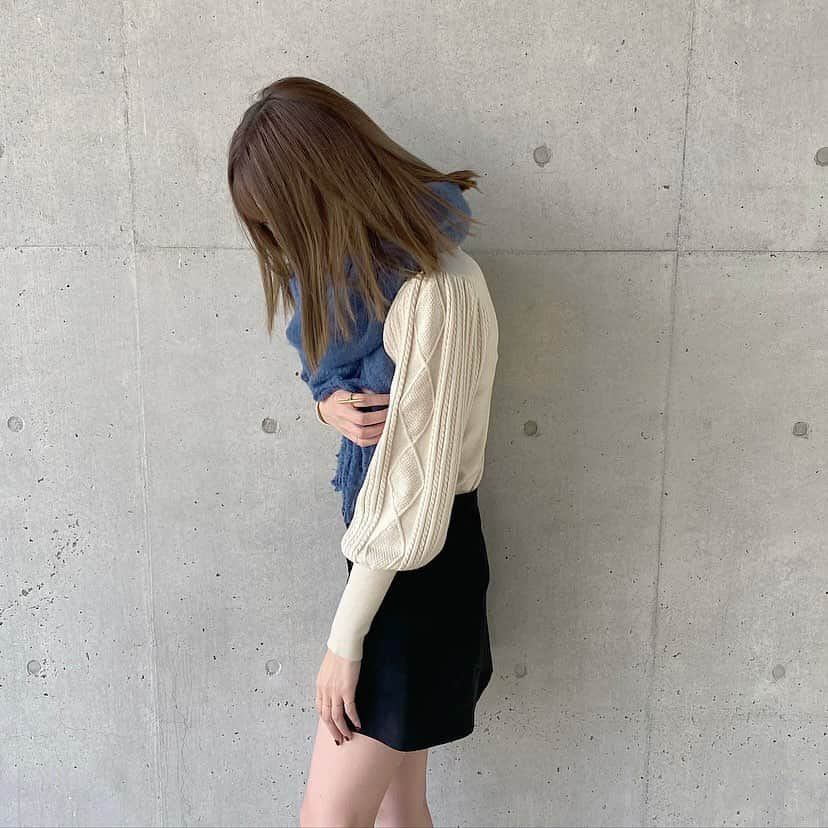 Maiさんのインスタグラム写真 - (MaiInstagram)「・ もう少し寒くなったらしたいコーデ☝️💫 ・ @fifth_store のケーブル編みボリュームスリーブニット🌷 ・ 袖のケーブル編みデザインが可愛いくて💕 デニム合わせても可愛いだろうなぁ☺️ ・ そしてソフトタッチフリンジストールはこのブルーが凄く良い色✨ ・ ふんわりしてて柔らかくて暖かい💛💛 ・ 今60%OFFクーポン出てました🙌 ・ #fifth #fifthtl #フィフス #ケーブル編みボリュームスリーブニット #ソフトタッチフリンジストール #トレンド #ニット #160cm以上コーデ #ニットコーデ」11月19日 17時38分 - maimaimai1016