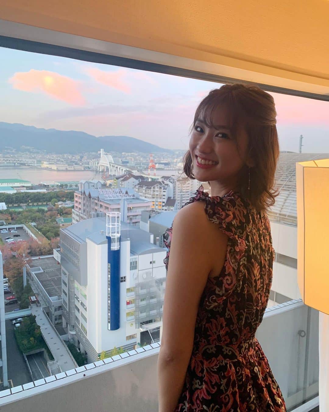 藤原万由子のインスタグラム：「. . 🌇👗 . .」