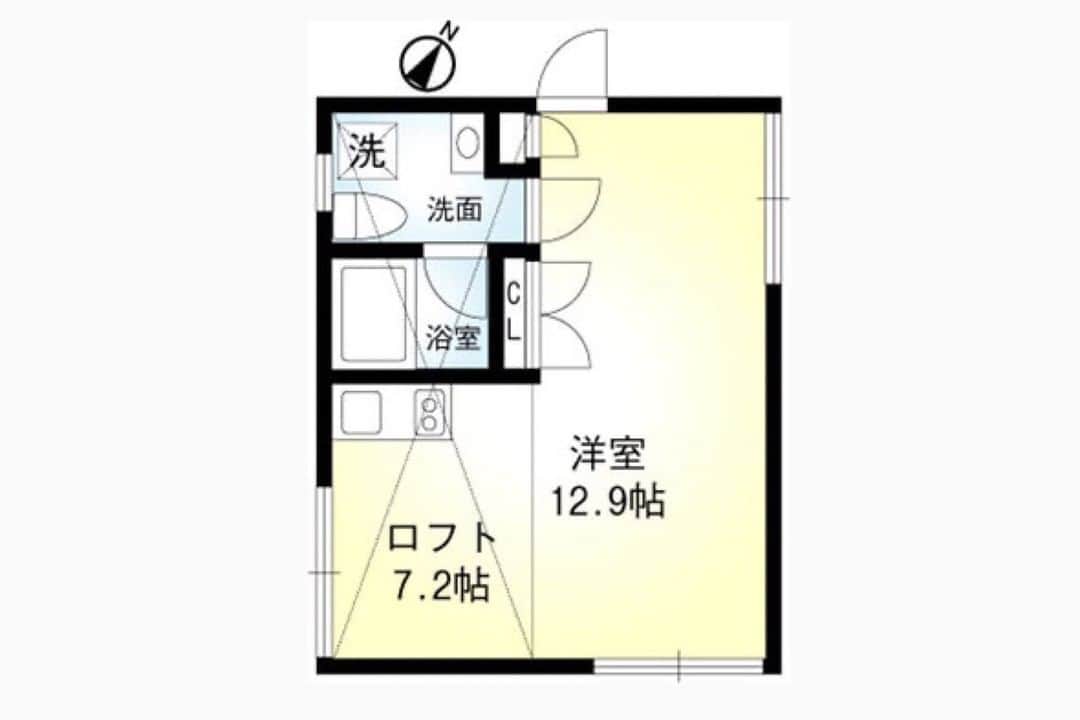 グッドルームさんのインスタグラム写真 - (グッドルームInstagram)「格好良さと上品さを兼ね備えた、 デザイナーズのお部屋をご覧ください。  東京 #月島 ワンルーム 26.81㎡  ▼光集め、輝き出す  ----------------------  コンクリート打ちっ放しの内装が素敵な、 ロフト付きのワンルーム。  なんと3面採光です。 主要採光面は南東向きのため、日当たりも良く 日中は自然光だけでも過ごせそうですよ。  居室はゆったり12.9帖。 2人掛けソファやベッド、テーブルを置いても 生活動線を損ねることなく快適に暮らせます。  収納やサニタリーへ続く扉は 見事、空間に溶け込んでいます。 まるで隠し扉のようです。  ロフトは7.2帖とこちらも広々。 換気のできる窓もあるため、 寝室や物置としても有効に使えそうです。  ・⁠ こちらの物件は実際に住めるお部屋です。詳細はストーリー、ハイライトにて！⁠ ・⁠ こだわりのお部屋探しは、@goodroom_jp から URLをチェック！⁣⁣⁣⁣⁣⁣⁣⁣⁣⠀⁣⠀⁠ ・⠀⁠ ※最新のお家賃につきましては、リンク先物件ページからご確認ください。⁠ ⁠・⁠ #otokyo #goodroom #interiordesign #decoration  #myhome #homedesign #interiordecor #urbanlife #apartment  #生活 #お部屋探し #日々の暮らし #引っ越し #賃貸 #丁寧な暮らし #暮らしを整える #お洒落な暮らし #理想の空間 #間取り図 #シンプルな暮らし #東京 #東京賃貸 #1人暮らし #一人暮らし #1R #1R賃貸 #新築 #デザイナーズ #コンクリート打放し」11月19日 18時01分 - goodroom_jp