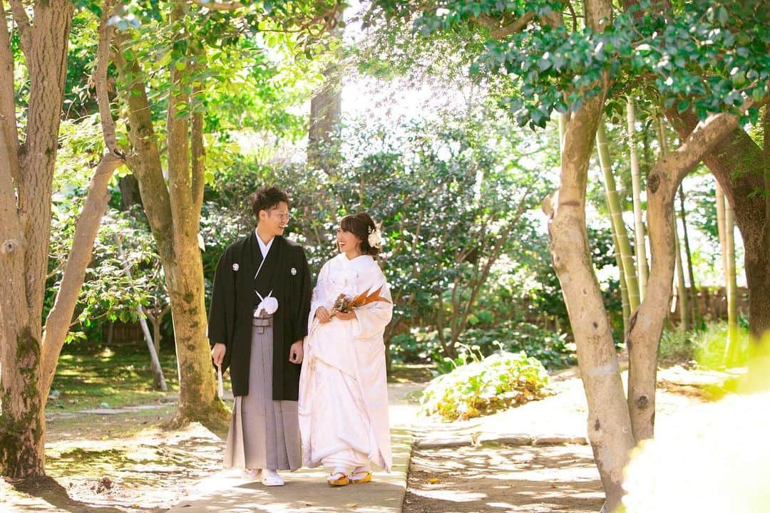 富山結婚式 ヴィラグランディス富山のインスタグラム：「. . 木漏れ日🌿☀️ . . 最近は気持ちの良い秋晴れが続いていますね☺️ 皆さん元気にお過ごしですか？ 今週末の3連休はBIG特典付のブライダルフェア開催です！ お時間ある方はぜひいらして下さい💗 . インスタDMもしくは プロフィールのHPからもご予約可能です✨ . . . 2020年もあと1ヶ月ちょっと🥺.. 残りの日々も楽しく過ごしましょう✨ . . . . #ヴィラグランディス富山 他の写真も気になる方はプロフィールから 公式HPをご覧下さい▶︎▶︎▶︎」