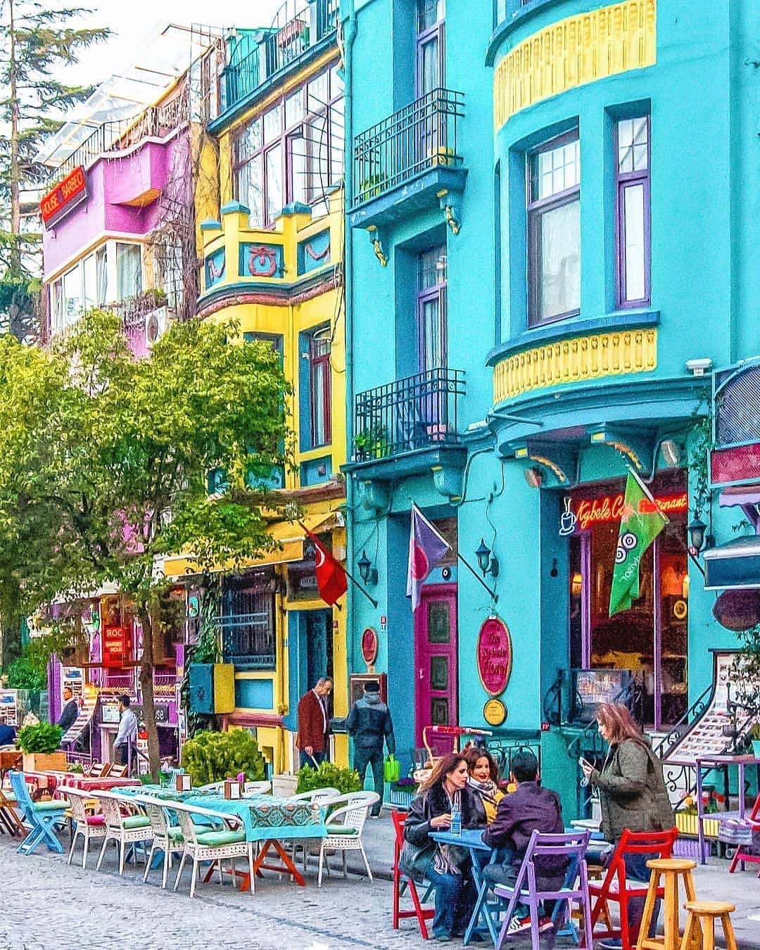 BEAUTIFUL DESTINATIONSさんのインスタグラム写真 - (BEAUTIFUL DESTINATIONSInstagram)「Sipping on a delightful glass of tea in Turkey. 🇹🇷 This vibrant city is filled to the brim with enjoyable activities! Here are some things you should experience here:  1. Indulge in Turkish cuisine—make sure to try Ulus 29, Râna Meyhane, and Banyan! 🤤  2. Marvel at its intricate structures and unique architecture. How about a visit to Hagia Sophia and the Blue Mosque? 3. Explore its colorful neighborhoods. 4. Visit historical sites and monuments like Göbekli Tepe, Ephesus, and Hattusha. 5. Take a picturesque boat tour. 6. Visit their cafés and taste their Cardamom-spiced coffee drinks. 7. Go shopping in one of its many markets like the Grand Bazaar, Egyptian Spice Bazaar, and Tire Market.  From 1-7, which would you do first? ✨ Anything we should add on this list?  📸 @ournextflight 📍 Istanbul, Turkey」11月19日 18時09分 - beautifuldestinations