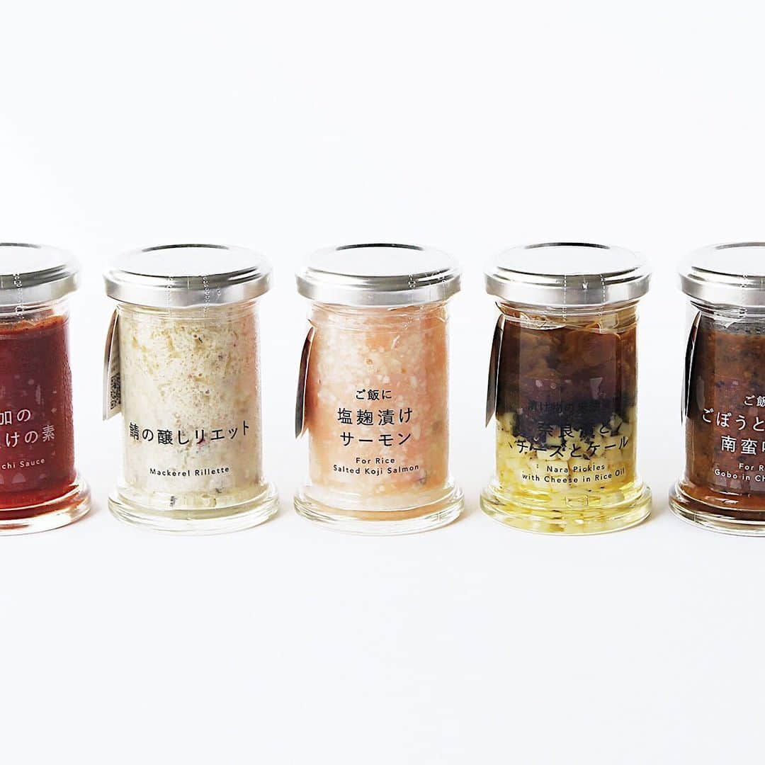 haconiwa / 箱庭のインスタグラム：「“植物性乳酸菌と仲良く暮らす”がコンセプトの、ほかにはない次世代漬け物「10% I am」。﻿ ﻿ 漬け物のイメージを見直し、“発酵するサラダ”として新たに提案された商品は、合成着色料、合成保存料、化学調味料無添加にこだわった、これまでの漬け物のイメージと異なるものばかり。オシャレなパッケージで、ギフトにもおすすめです。﻿ ﻿ 詳しくはhaconiwaサイト内で「漬け物」と検索して、記事をチェックしてみてくださいね〜！﻿ ﻿ #10percentiam#漬け物#次世代漬け物#滋賀#ギフト」