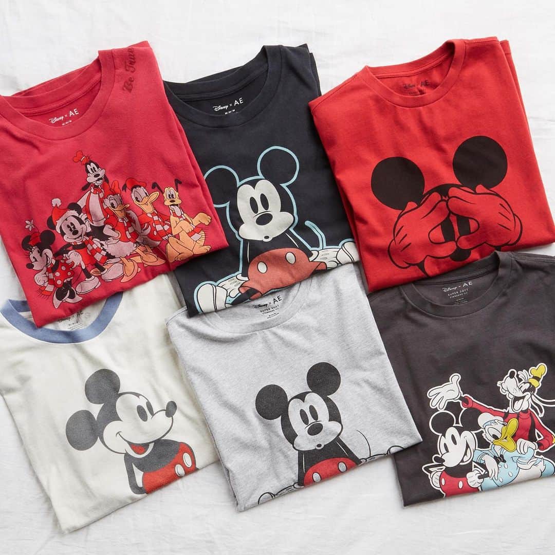 アメリカンイーグルのインスタグラム：「@Disney x 　AE Tシャツはずっと着ていたくなるような一着です！！ コメントであなたが欲しいものを教えてください👇 #mickeyfriendsstaytrue @mickeytrueoriginal」
