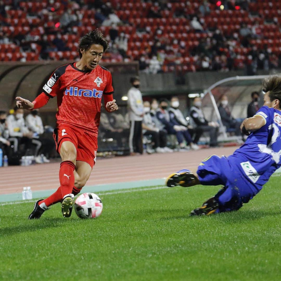 ROASSO KUMAMOTOさんのインスタグラム写真 - (ROASSO KUMAMOTOInstagram)「⚽️ ／ 11.18.WED.第28節 VS FC今治 1対2 敗戦 ＼ -----﻿ NEXT HOME GAME﻿ 🗓 11月29日.SUN. ⏰ 15:00 KICK OFF﻿ 🆚 ブラウブリッツ秋田 🏟 えがお健康スタジアム 📺 DAZN  👑 くまもと復興支援マッチ -----﻿ #ロアッソ熊本 ﻿ #2020シーズン ﻿ #繋続 #TSUNAGI﻿ #つなぎ  #2020の主役は誰だ  #黒木晃平 #髙橋利樹 #中原輝 #伊東俊 #河原創 #roasso﻿ #熊本﻿ #Jリーグ﻿ #jleague﻿ #サッカー﻿ #ゴール ﻿ #えがお健康スタジアム﻿ #感謝﻿ #いまできること﻿ #がんばろう日本﻿ #みんなで乗り越えよう ﻿ #jリーグにできること」11月19日 18時23分 - roassokumamoto_official