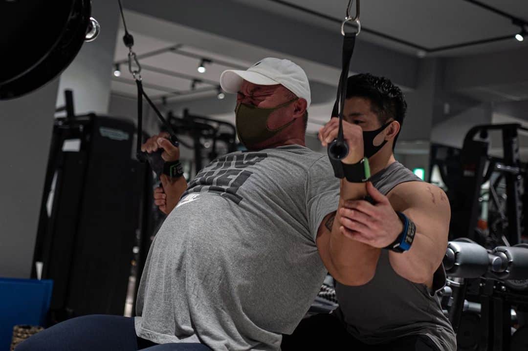 湯浅幸大さんのインスタグラム写真 - (湯浅幸大Instagram)「昨日の背中にとんでもない筋肉痛がきてる！  次は誰のところに修行しに行こうかな🙄」11月19日 18時29分 - kingyuasa