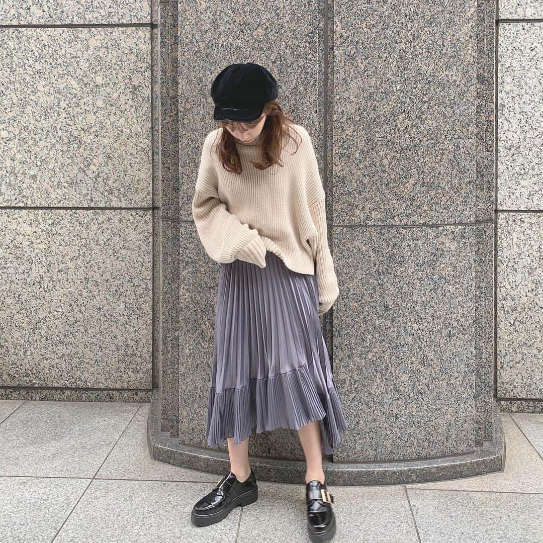 DHOLIC SNAPのインスタグラム：「@_myk_02さんの#dholicsnap⁠ 　⁠ SKIRT：@dholic_official⁠ 　⁠ 【LADIES】⁠ #アンバランスプリーツスカート⁠ 全4色￥3,971(税込)⁠ 　　⁠ みなさんもぜひ#dholicsnap をつけて⁠ コーディネートを投稿してください📸💕⁠ 　⁠ ※上記以外のご着用アイテムにつきましては品切れ商品、または、私物となります。⁠ 　⁠ #DHOLIC#dholicism#fashion#ootd⁠ #プチプラコーデ#今日のコーデ#今日の服⁠ #プリーツスカート#スカート#スカートコーデ⁠ #きれいめカジュアル#大人かわいい#ファション」