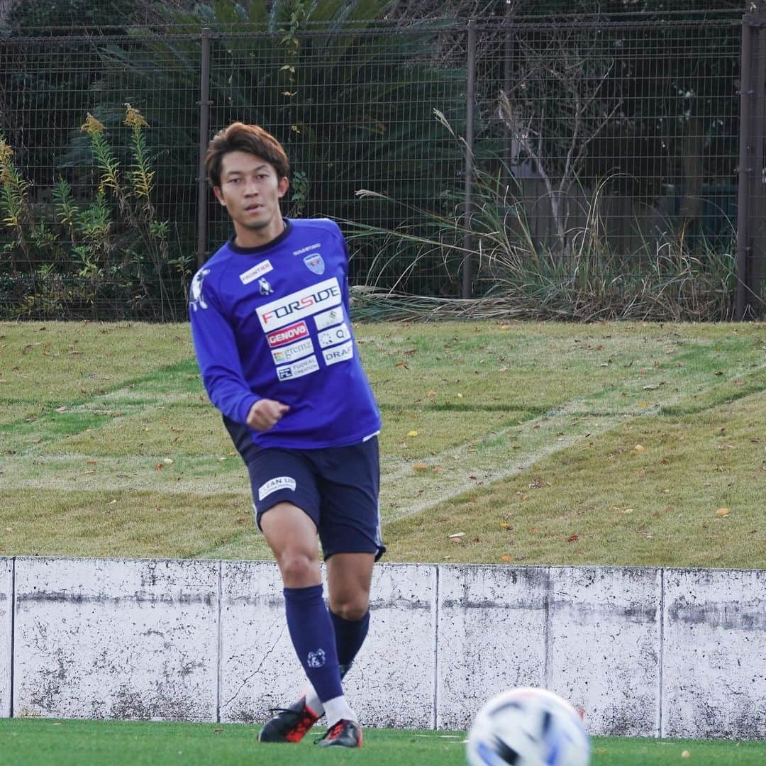 横浜FCさんのインスタグラム写真 - (横浜FCInstagram)「- 2020/11/19 TR - #yokohamafc #横浜FC #RECORDTHEBLUE #JLEAGUE #Jリーグ #安永玲央 選手誕生日おめでとう🎂」11月19日 18時39分 - yokohamafc_official