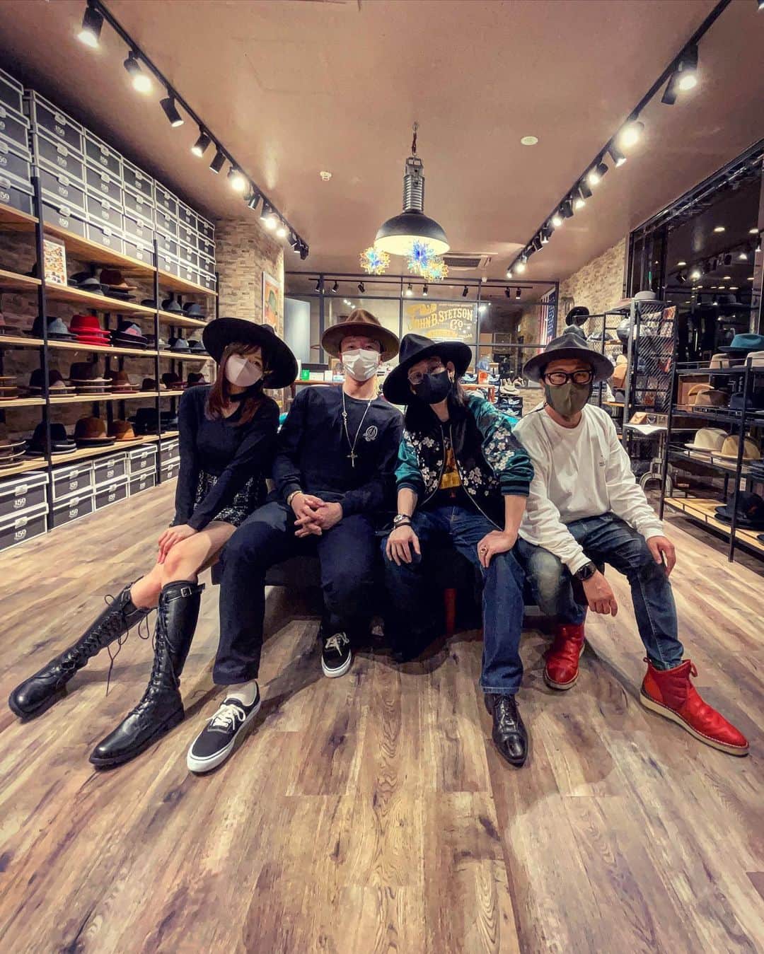 のインスタグラム：「Something awesome is happening 🤭  @john_b.stetson_tokyo  @natsukikei  @buchimates  @araya_satsuki」