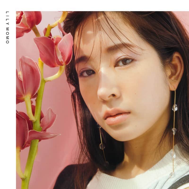 PIA official Instagramのインスタグラム：「【LILY MOMO】 毎日使える大人っぽナチュラルレンズ 「LILY MOMO」✨🌈  デイミューズは、シアーなオレンジブラウンに 瞳の輪郭を強調するサークル型のフチを＋❤️ みずみずしい印象に見える ちゅるん系レンズです😘  ------------------------- BRAND：LILY MOMO COLOR：Day Muse DIA：14.0mm GDIA：12.8mm PRICE： 度なし・度あり10枚入り1600円+TAX -------------------------  #lilybunny #リリーモモ #lilyanma #pia #カラコン #colorcontacts #아이즈원 #미야와키사쿠라 #컬러렌즈 #렌즈 #메이크업 #makeup #makeupforever」