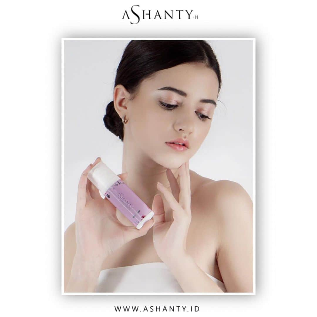 ASHANTY BEAUTY CREAM OFFICIALさんのインスタグラム写真 - (ASHANTY BEAUTY CREAM OFFICIALInstagram)「Ladies, apakah kamu masih menganggap menggunakan skincare bukanlah hal penting ?   Mulailah merawat wajah dari sekarang sebelum menyesal dikemudian hari, menggunakan skincare sangatlah penting! Karena mampu membuat wajah menjadi lebih bersih, sehat, cerah dan berseri. Pastinya juga terhindar dari masalah kulit wajah kusam, berminyak, komedo , jerawat dan pori - pori besar.  Gunakan skincare yang sudah terbukti dan terpercaya seperti rangkaian skincare dari @ashantyid 🌸  _____________________________ Informasi dan pemesanan  Ashanty Beauty Cream Chat Via WA : WA: 081293823950 WA: 081287388885 WA: 087778489900 WA: 085781140354 ⚡️ Fast Respons Click Link On Bio Instagram @ashantyid ❣️ ______________________________ #ashantybeautycream #creamashanty #skincareashanty #skincare #skincareartis #skincarelokal #creamwajah #creamperawatanwajah #obatjerawat #jerawat #kosmetik #krimwajah #creamwajah #whiteningcream #ashantyid #ashanty」11月19日 18時54分 - ashanty.store