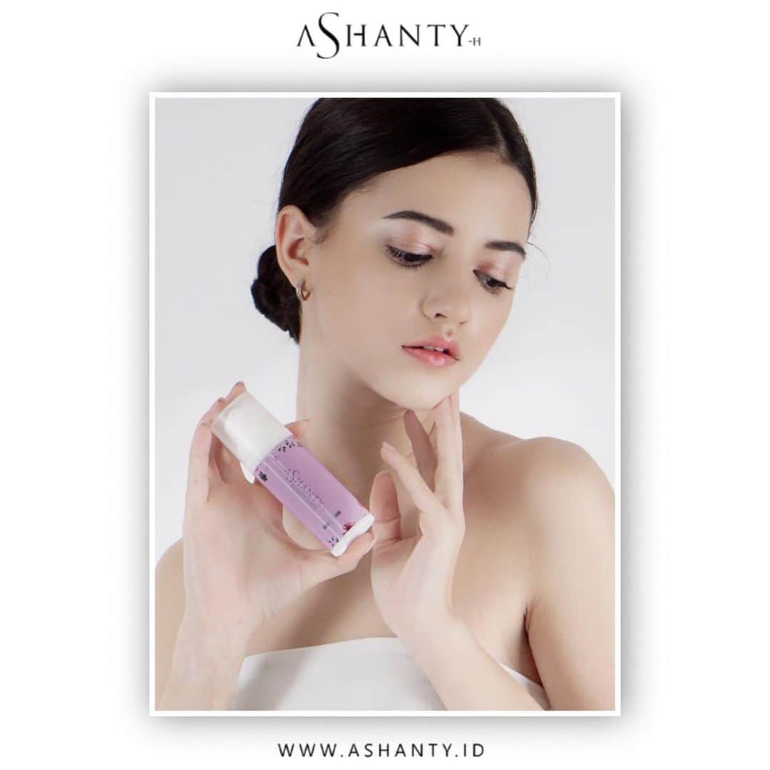 ASHANTY BEAUTY CREAM OFFICIALのインスタグラム：「Ladies, apakah kamu masih menganggap menggunakan skincare bukanlah hal penting ?   Mulailah merawat wajah dari sekarang sebelum menyesal dikemudian hari, menggunakan skincare sangatlah penting! Karena mampu membuat wajah menjadi lebih bersih, sehat, cerah dan berseri. Pastinya juga terhindar dari masalah kulit wajah kusam, berminyak, komedo , jerawat dan pori - pori besar.  Gunakan skincare yang sudah terbukti dan terpercaya seperti rangkaian skincare dari @ashantyid 🌸  _____________________________ Informasi dan pemesanan  Ashanty Beauty Cream Chat Via WA : WA: 081293823950 WA: 081287388885 WA: 087778489900 WA: 085781140354 ⚡️ Fast Respons Click Link On Bio Instagram @ashantyid ❣️ ______________________________ #ashantybeautycream #creamashanty #skincareashanty #skincare #skincareartis #skincarelokal #creamwajah #creamperawatanwajah #obatjerawat #jerawat #kosmetik #krimwajah #creamwajah #whiteningcream #ashantyid #ashanty」