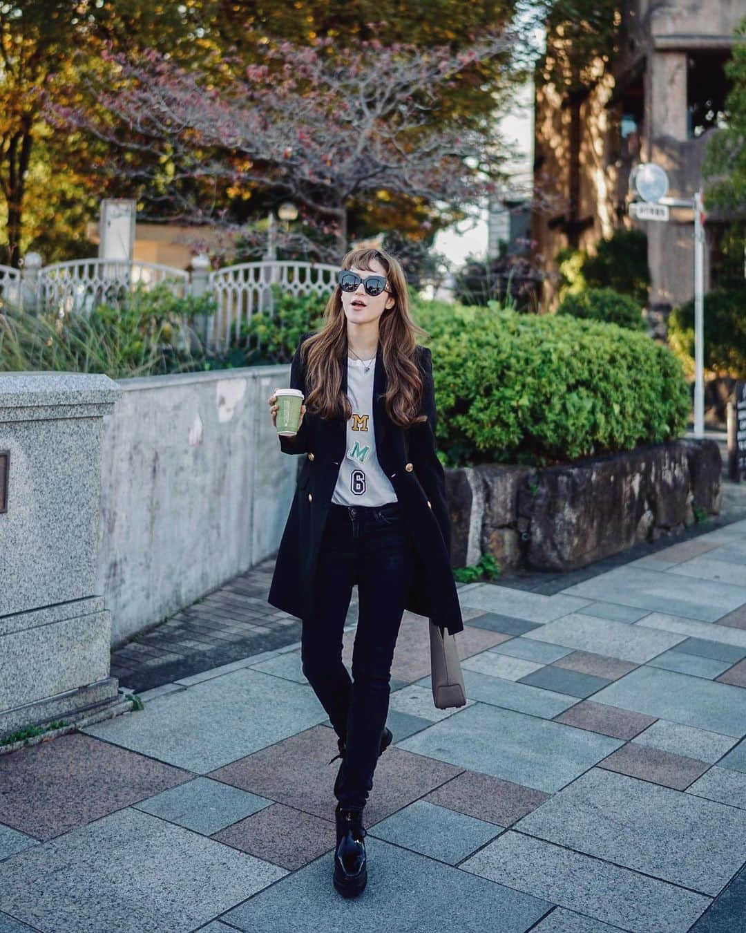 fukishaljのインスタグラム：「Black style, Black coffee☕️❤️  きょうからヨシンモリの巻き方を練習してみよっと☺️🎶」