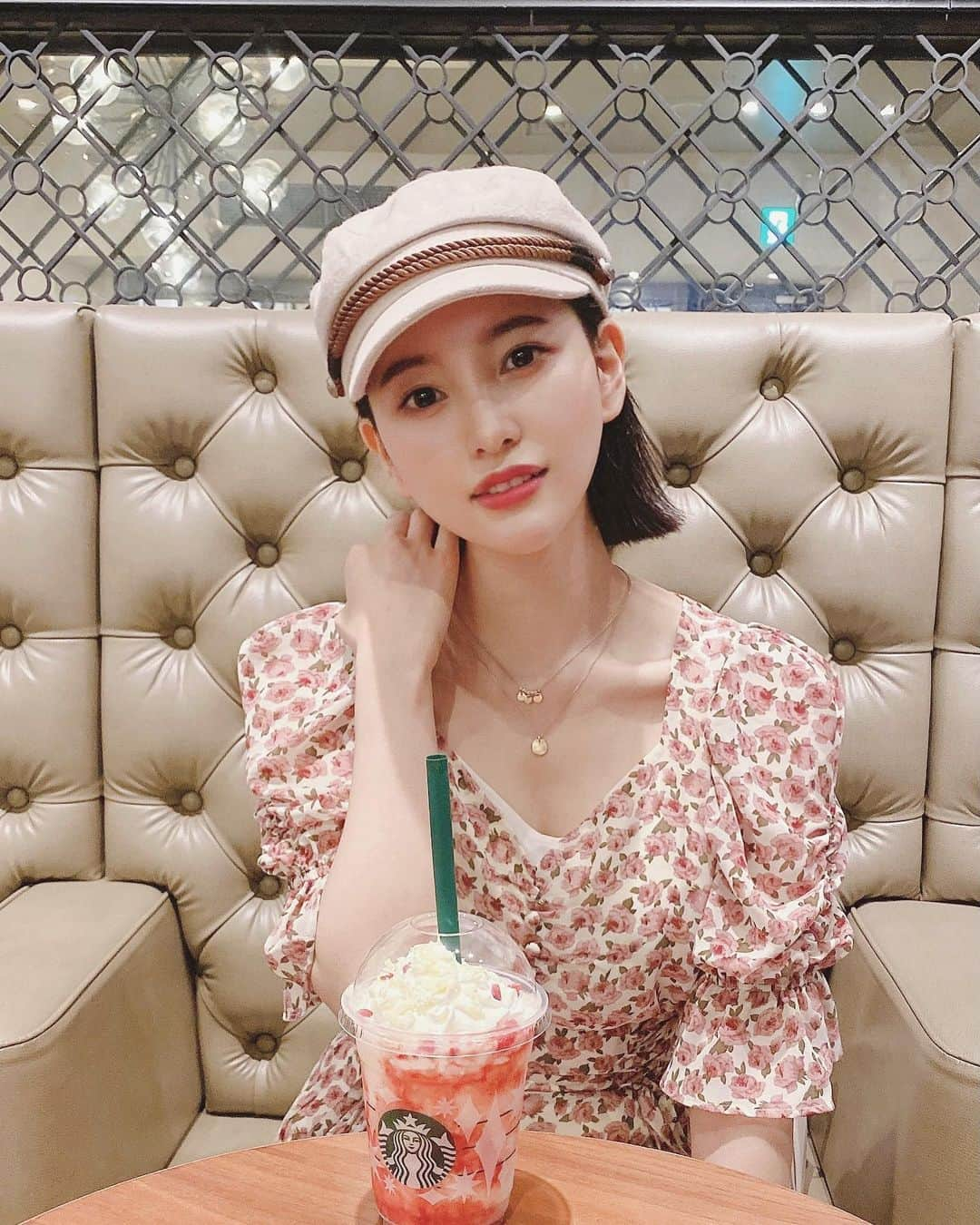 兒玉遥さんのインスタグラム写真 - (兒玉遥Instagram)「ベリーベリーレアチーズフラペチーノ🍓﻿ ﻿ 飲んだよ！﻿ 甘〜くて美味しかった🥺❤︎﻿ ﻿ 最近、暖かいからフラペチーノ最高ですね、、、🤭 ﻿  #スタバ新作 #スタバ新作レビュー #スタバベリーベリーレアチーズフラペチーノ #ベリーベリーレアチーズフラペチーノ #丸の内カフェ #starbucksjapan #starbuckscoffee」11月19日 18時52分 - haruka_kodama919