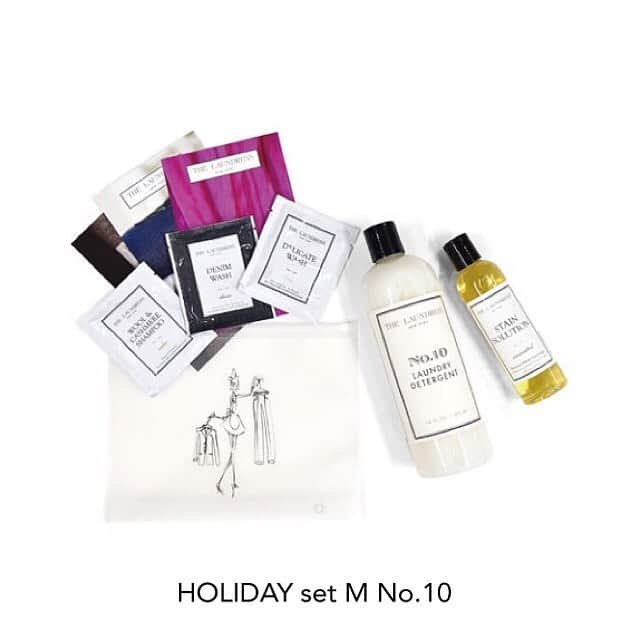 THE LAUNDRESS JPさんのインスタグラム写真 - (THE LAUNDRESS JPInstagram)「#repost @entresquare via @PhotoAroundApp  THE LAUNDRESS 2020 HOLIDAY COFFRET  ランドレスのホリデー限定セットが発売されました✴︎✴︎✴︎  ホリデー限定のオリジナルショッパーでお届け致します🎁  大切な方から、お友達へのギフトとして、お渡ししやすい限定価格でのご提供です。  タイプは全3種✨  ❏ホリデーセットM No.10 ホリデープライス¥5,000+tax 人気のNo.10の香りのデタージェントが、入ったシミ抜きセットです。  ❏ホリデーセットS classic ホリデープライス¥2600+tax ファブリックフレッシュとスタティックソリューション(静電防止)のセットです。 香りを男性に人気のclassicで揃えています。  ❏ホリデーセットS lady ホリデープライス¥2,600÷tax ファブリックフレッシュとスタティックソリューション(静電防止)のセットです。 classicとladyの２つの香りが楽しめます。  詳しい説明、商品のお求めはコチラから☟ https://www.entresquare.com/2020/11/13/ld_holidayset/  @thelaundressjp  #thelaundress #ザランドレス #ニューヨーク #entresquare #アントレスクエア #アントレックス  #雑貨 #輸入雑貨 #ライフスタイルショップ #ジェネラルストア #洗剤 #ランドリー #ファブリックミスト #しみ抜き #柔軟剤 #ハッピーホリデー #ホリデー #ホリデーギフト #クリスマスギフト #ギフト #お礼 #お返し #感謝の気持ち #今年も1年ありがとうございました #パッケージ #オシャレ #限定ショッパー」11月19日 19時02分 - thelaundressjp