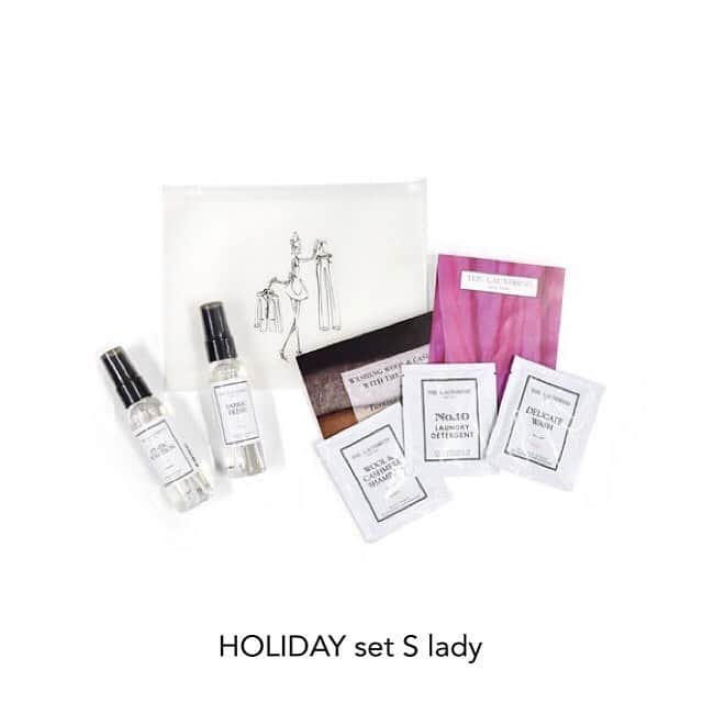 THE LAUNDRESS JPさんのインスタグラム写真 - (THE LAUNDRESS JPInstagram)「#repost @entresquare via @PhotoAroundApp  THE LAUNDRESS 2020 HOLIDAY COFFRET  ランドレスのホリデー限定セットが発売されました✴︎✴︎✴︎  ホリデー限定のオリジナルショッパーでお届け致します🎁  大切な方から、お友達へのギフトとして、お渡ししやすい限定価格でのご提供です。  タイプは全3種✨  ❏ホリデーセットM No.10 ホリデープライス¥5,000+tax 人気のNo.10の香りのデタージェントが、入ったシミ抜きセットです。  ❏ホリデーセットS classic ホリデープライス¥2600+tax ファブリックフレッシュとスタティックソリューション(静電防止)のセットです。 香りを男性に人気のclassicで揃えています。  ❏ホリデーセットS lady ホリデープライス¥2,600÷tax ファブリックフレッシュとスタティックソリューション(静電防止)のセットです。 classicとladyの２つの香りが楽しめます。  詳しい説明、商品のお求めはコチラから☟ https://www.entresquare.com/2020/11/13/ld_holidayset/  @thelaundressjp  #thelaundress #ザランドレス #ニューヨーク #entresquare #アントレスクエア #アントレックス  #雑貨 #輸入雑貨 #ライフスタイルショップ #ジェネラルストア #洗剤 #ランドリー #ファブリックミスト #しみ抜き #柔軟剤 #ハッピーホリデー #ホリデー #ホリデーギフト #クリスマスギフト #ギフト #お礼 #お返し #感謝の気持ち #今年も1年ありがとうございました #パッケージ #オシャレ #限定ショッパー」11月19日 19時02分 - thelaundressjp