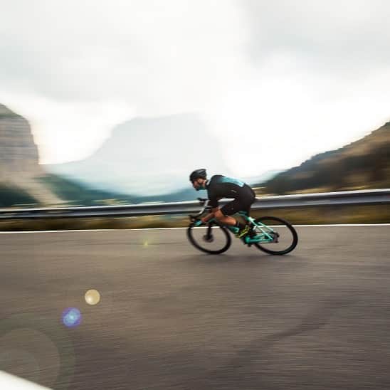 のインスタグラム：「Innovate and improve yourself with Bianchi  #bianchibicycles  #ビアンキ」