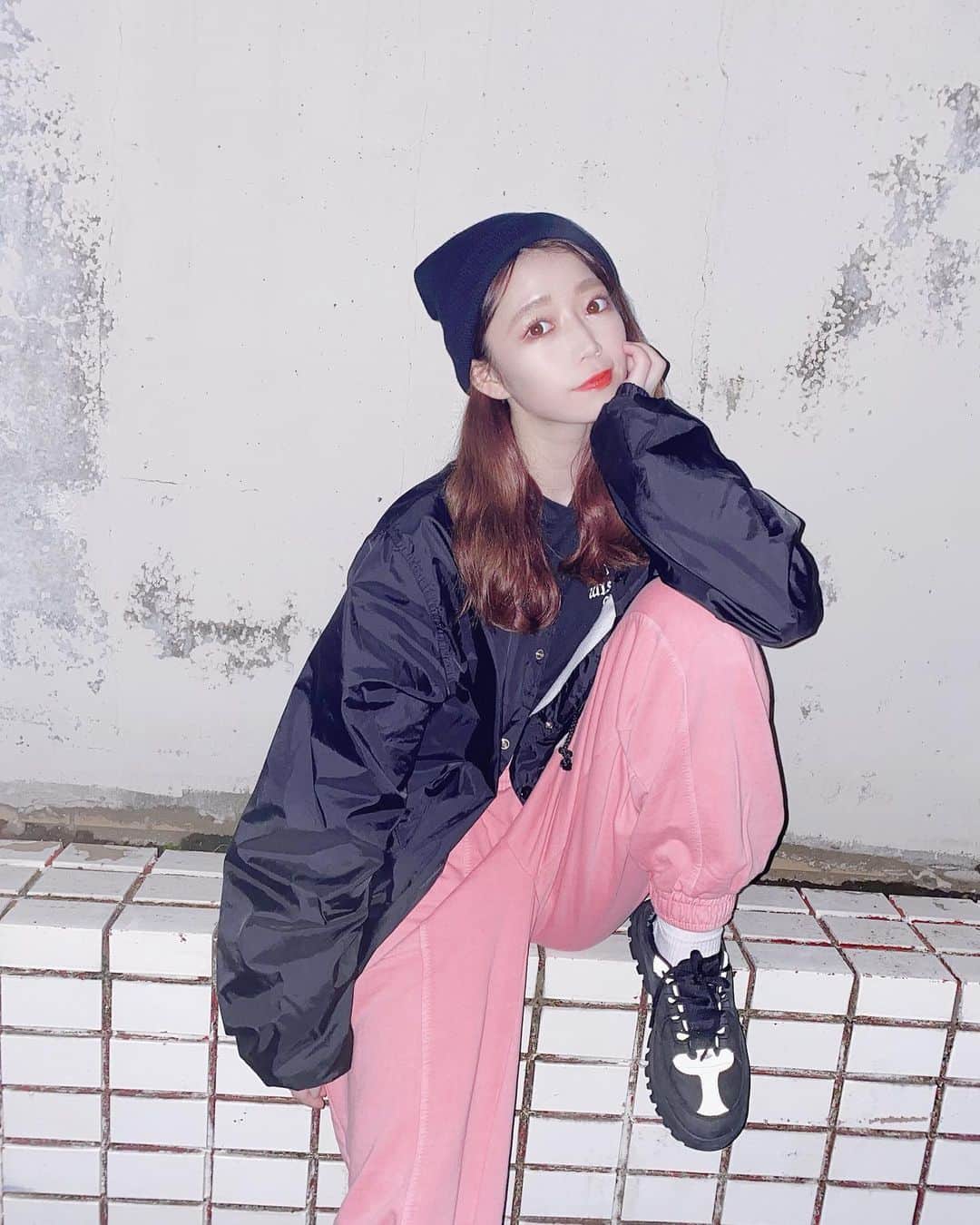 柏元萌華のインスタグラム：「大量📸🗯🗯 最近はずっとこんな感じで楽🛹🖤」