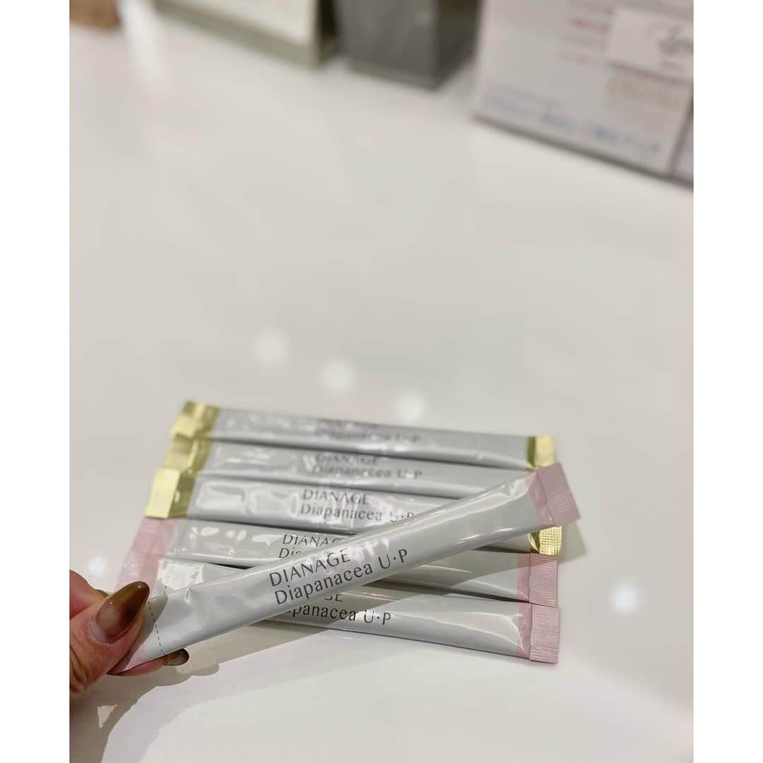 小林有里さんのインスタグラム写真 - (小林有里Instagram)「♡ 生まれてこの方、 代謝がずっと悪いと思っていたわたし。 . . しかし。 9月にダイアナサロンで プロポーションカウンセリングを受けて、 グラフを振り切る程に 代謝が良いということが発覚😳!!! . それ以来、 脂肪が燃えてるって分かったら 身体を動かすことが楽しくて(単純笑)、 ちょこまか動くように♡ . . 先日の3回目のカウンセリングでは 初回と同様に身体の中も外も あらゆる数値を計測。 . 脚の筋肉量がさらに増えて グラフをmax振り切りました♡ . . 自分に合った食生活や運動をして 補整下着のブラも1ヶ月律儀につけ続け... 正しく着けられていたようで なんとバストの位置もアップ♡ . なんなら姿勢も自然と整うからか お尻の位置もアップ。 (さらに正しい立ち方もレクチャーしてもらったよ♡) . . 自分の身体にここまで変化があるとは。 まず驚きだし、何より嬉しい！！ . . まず自分を知ることから。 それから適切な方法で整えていくのが大切！ . 最初はドキドキだけど、 行ってなかったら変われなかったものね。 . 変わりたいけど 何から手をつけるべきか。 それを相談しに行くだけでも いいきっかけになるよ♡ . . 初回体験キャンペーンがある今がおすすめ♡ →✔︎ @diana_solutionforlife  . . #プロポーションづくりのダイアナ #ダイアナ#補整下着#体型記録 #着るエステ#ダイアジェンヌ #ダイアナ_PR」11月19日 19時04分 - lilyshandmade