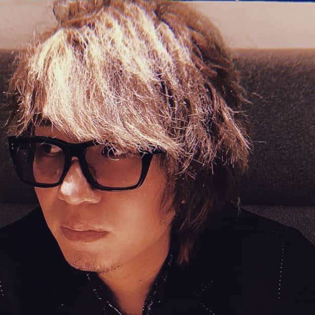 菅野祐悟のインスタグラム：「こんばんは。サイコパス3のサントラ出ました。よろしくお願い申し上げます。 初回限定盤と配信ではサイコパスコンサートの音源も聴けます。 また会いましょう(^.^)  『PSYCHO-PASS サイコパス ３ Original Soundtrack』発売中  ▼ダウンロード配信、ストリーミング配信はこちら smer.lnk.to/AuS6MwIj #pp_anime  #サイコパス  #psychopass」