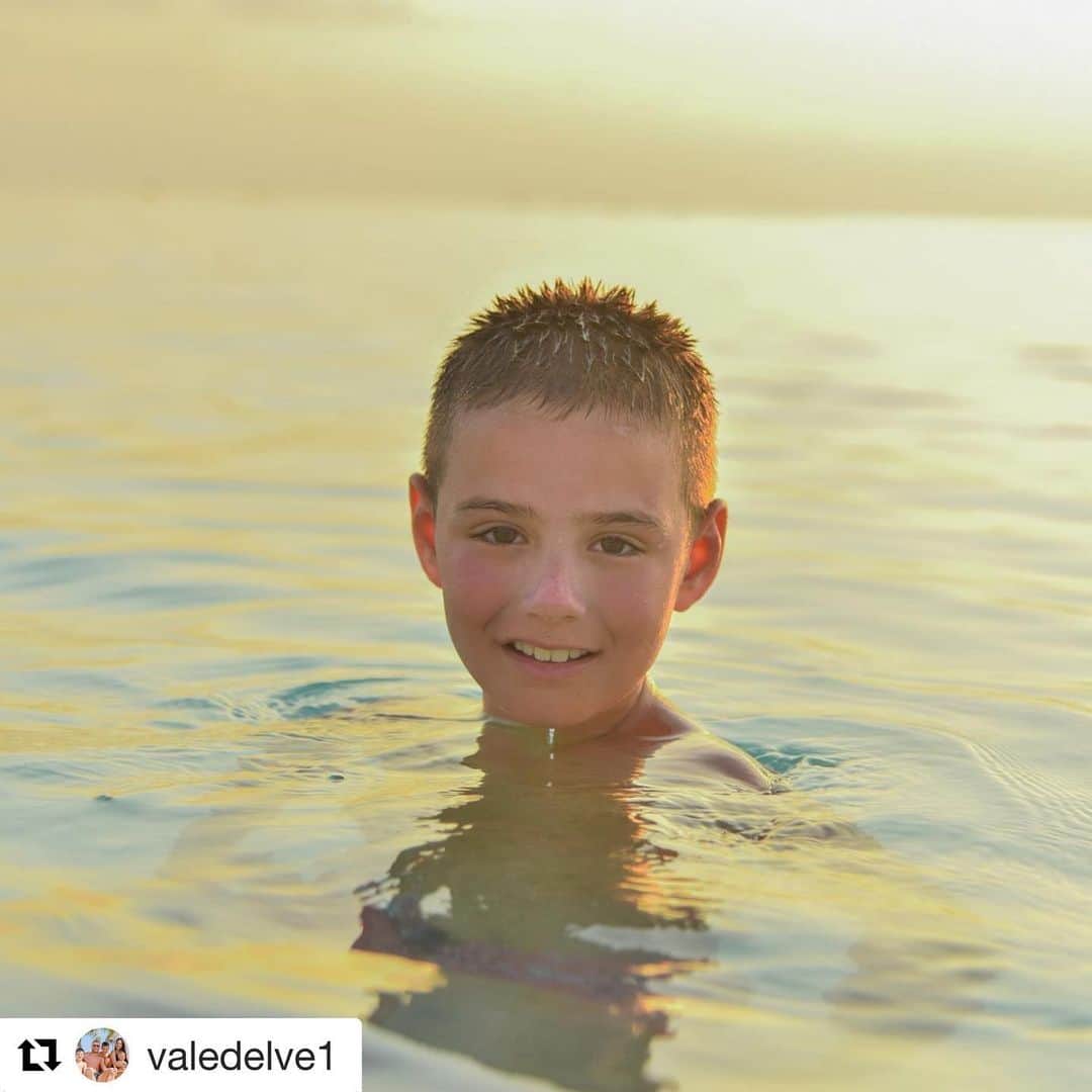 イニャツィオ・アバーテのインスタグラム：「#Repost @valedelve1 with @get_repost ・・・ ...ricordo ogni minuto di quel giorno, quando ti ho preso per la prima volta tra le mie braccia e dopo tutta la fatica fatta ho pensato solo una cosa...che i miei occhi non avevano mai visto nulla di più bello!Credo che non finirò mai di innamorarmi di te ogni volta che mi sorridi e che non smetteró mai di chiedermi cosa ho fatto di così speciale per meritare tutte le soddisfazioni che mi dai... sono profondamente orgogliosa di te amore mio.BUON COMPLEANNO ❤️❤️❤️ #matteo」