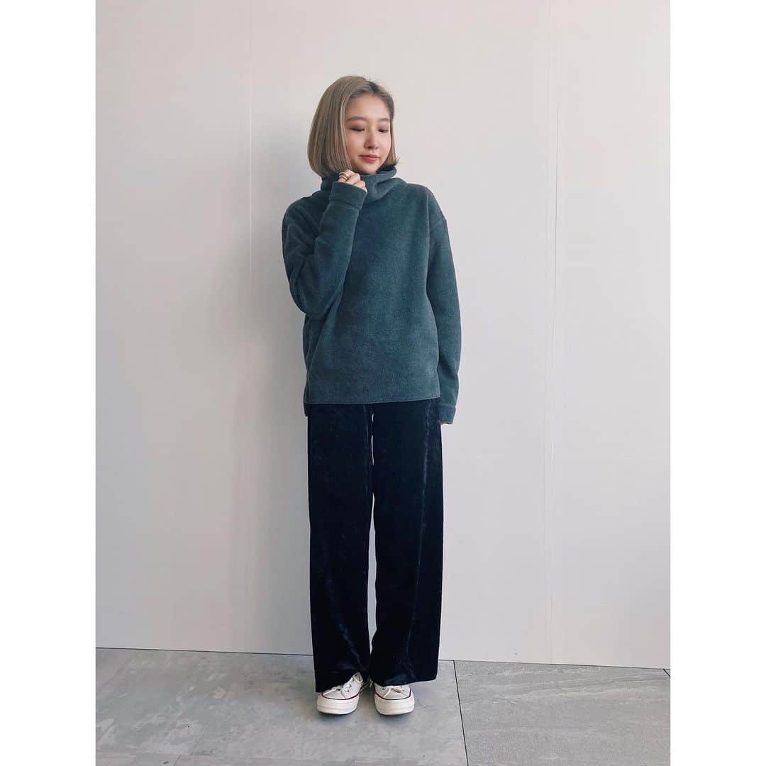 JET jpさんのインスタグラム写真 - (JET jpInstagram)「⭐️HOT ITEM⭐️﻿ ﻿ ﻿ 手触りのいいボア素材を使用したハイネックのプルオーバー。両面起毛素材なので真冬まで暖かく着ていただける一枚です。﻿ ﻿ #ボアフリースハイネックプルオーバー﻿ No.C80-19062 / ¥14,300(taxin)﻿ Col: ホワイト/チャコールグレー/ベージュ﻿ ﻿ ✔︎締めつけ感のないゆとりのあるハイネックが女性らしい抜けっぽさを演出﻿ ✔︎スカート・パンツ問わず合わせやすい着丈﻿ ✔︎コーディネイトに取り入れやすいニュアンスカラー﻿ ✔︎ご自宅でのケアが可能﻿ ﻿ ﻿ >>詳しくは画像をタップ❗️﻿ 商品タグより、詳細がご覧いただけます。﻿ ﻿ ※ワールドオンラインストアにて完売しているカラーは、ELLESHOPに残りわずか在庫ございますので是非チェックしてみて下さいませ。﻿ 店舗在庫に関しましては、店舗へ直接お問い合わせいただきますようお願い致します。﻿ ﻿ —————————————﻿ ﻿ \\ 新作アイテムPOINT10倍 //﻿ @world_onlinestore にてセール品を除く商品がポイント10倍に！﻿ 冬の新作アイテムをお得にGET❗️﻿ 是非お見逃しなく⭐️﻿ ﻿ —————————————﻿ ﻿ #jet #jetlosangeles #jet_losangeles #nowonsale﻿  #ジェット #新作 #紹介 #スタッフ #スタッフスナップ #着用 #スタイリング #コーディネイト #あったか #プルオーバー #トップス #ボア #もこもこ #ベーシック #ニュアンス #ハイネック #ボアフリース #人気アイテム #冬 #ホワイト #チャコールグレー #ベージュ」11月19日 19時19分 - jet_losangeles