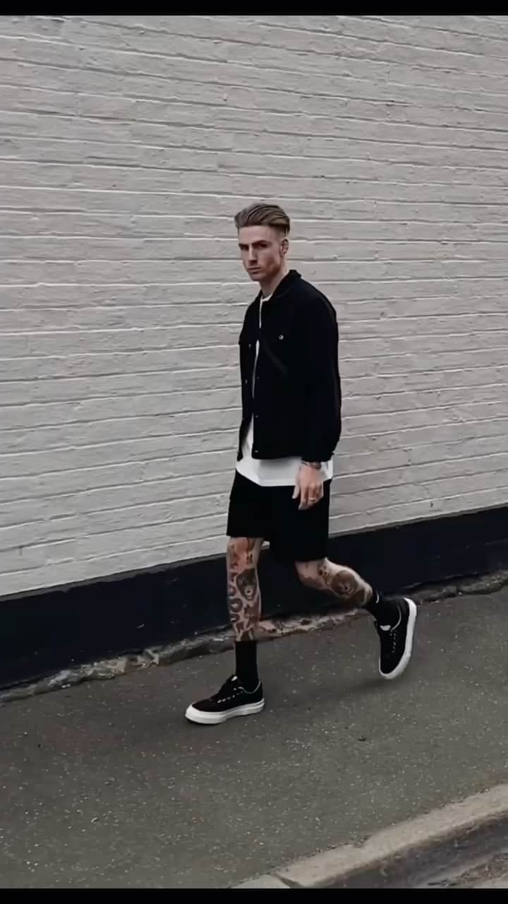THOMAS DAVENPORTのインスタグラム：「THE ICONIC's Summer "Runway Everywhere" Show is now live! ‘Runway Everywhere’ isn’t about what you wear, it’s about how you wear it. So wherever you are this summer, make it your own runway and feel confident in wearing what you want, how you want and when you want. The runway is where you bring it. Shot in Melbourne // Post your Runway Everywhere moment using the tags @theiconicau @afterpayau and #THEICONICRunwayEverywhere! Every walk will see @theiconicau and @afterpayau donating $25 to Thread Together. Head to my IG stories for more! // @sheachristie 🎥」
