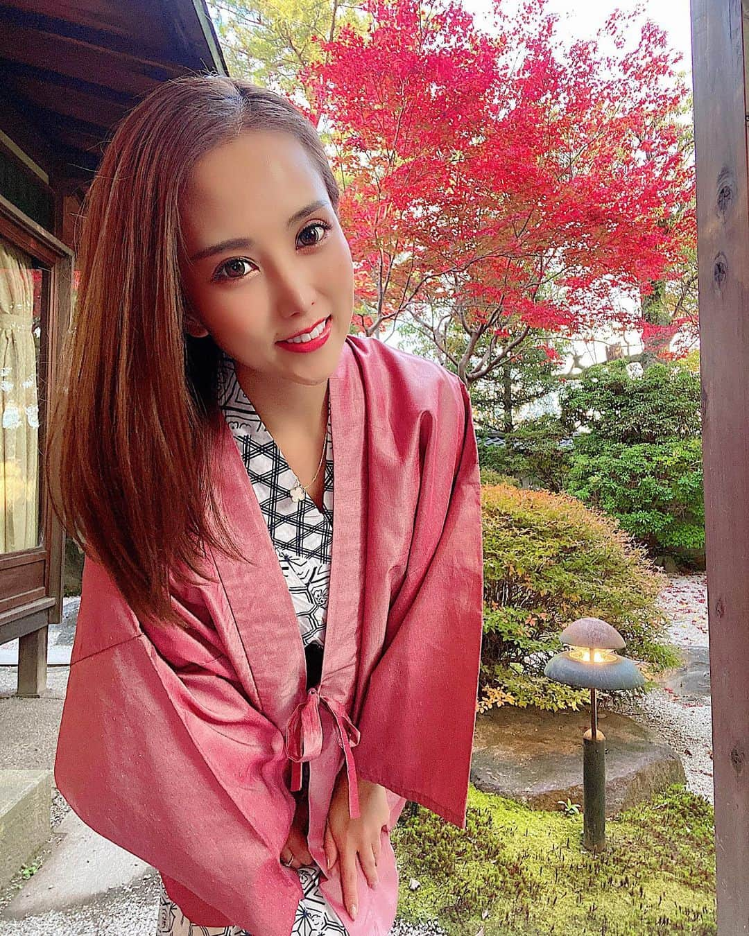 RIONAさんのインスタグラム写真 - (RIONAInstagram)「. 紅葉を見て癒されるなんて大人になりました❤️笑  日本の四季は素敵だね🍁  #京都#紅葉#浴衣 #prettywoman#pwりおな#showtime#sexy#名古屋名物 #dance#party#event#dancer #follow#followme#l4l#l4f#Japanesegirl #キャスト募集#ダンサー募集 #名古屋キャバクラ#すすきの#中洲川端 #北新地#中洲」11月19日 19時21分 - riona_bestita