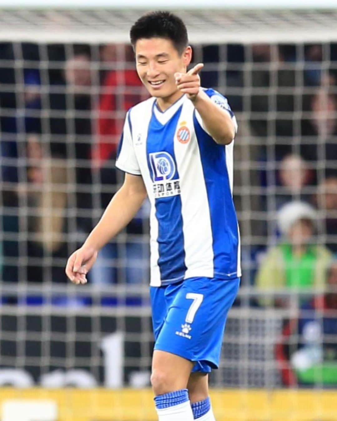 LFPさんのインスタグラム写真 - (LFPInstagram)「🇨🇳⚽️💙 From China to @rcdespanyol's fans HEART!  🎉🎂🥳 Happy birthday, @wulei_wl7!  🇨🇳⚽️💙 ¡Llegó de China para ganarse a la afición del #Espanyol!  🎉🎂🥳 ¡Feliz cumpleaños, #WuLei!  #LaLiga #Football #HBD #YouHaveToLiveIt #HayQueVivirla」11月19日 19時26分 - laliga