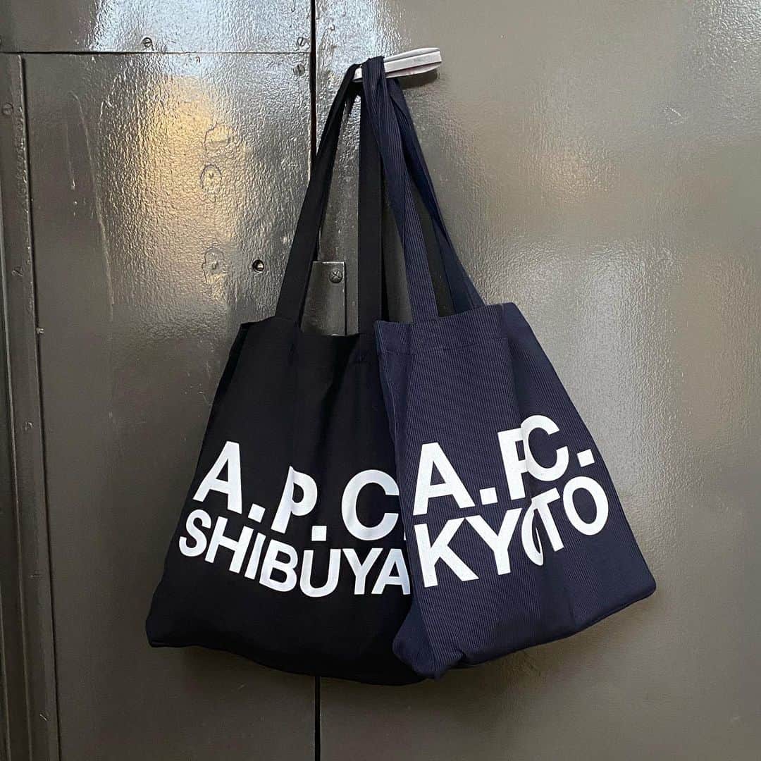 アーペーセーのインスタグラム：「To celebrate the 5th anniversary of our Kyoto store and the 1st anniversary of Shibuya Parco store, come by both A.P.C. stores (Kyoto & Shibuya Parco) in Japan and get a free, one-of-a-kind A.P.C. tote bag with a qualifying purchase of 30,000¥ from November 20th until supplies last. ⠀ ⠀ These bags are made from fabric recycled from our past collections.⠀ ⠀ #APC #Japan #Kyoto #Shibuya #StepByStep #APCtotebag」