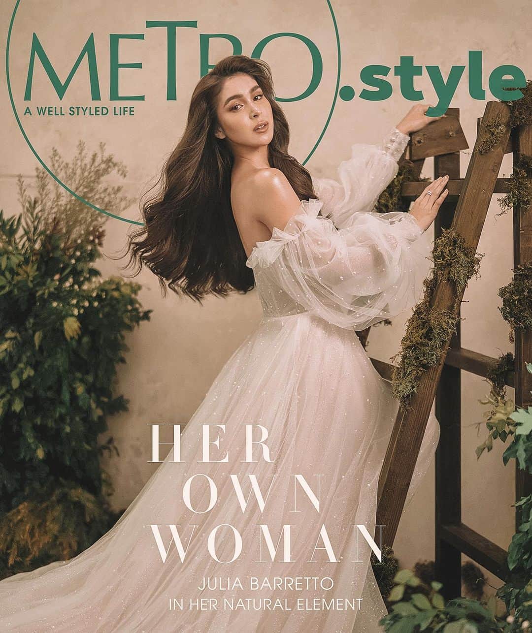 ジュリア バレットのインスタグラム：「“Everybody knows that I’ve been through so much,” Julia Barretto (@juliabarretto) says, bringing to mind the rocky year she had in 2019 and the recent controversy thrown her way. Living independently, she says, has been instrumental in her healing. As she's getting older, she's becoming wiser, too, in choosing her battles—"the battles that I think are worth fighting for and the battles that I feel are just meant to destroy you.” LINK IN BIO⁣ ⁣ #MetroStyleXJuliaBarretto #JuliaBarretto #GandangNatural⁣ ⁣ Photography by @bjpascual ⁣ Creative direction by @randzomeness⁣ Sittings editor: @randzomeness ⁣ Makeup by @robbiepinera ⁣ Hairstyling by @santiagoraymond⁣ Styling by @cathsobrevega, assisted by @ririverano ⁣ Videography by @spotlightcreativesph⁣ Production design by @arendale⁣ Shoot coordination by @gracelibero and @caragt ⁣ Special thanks to @vivaartistsagency and @carylannparaic⁣ ⁣ On Julia: Sheer gown by @itspatriciasnts」