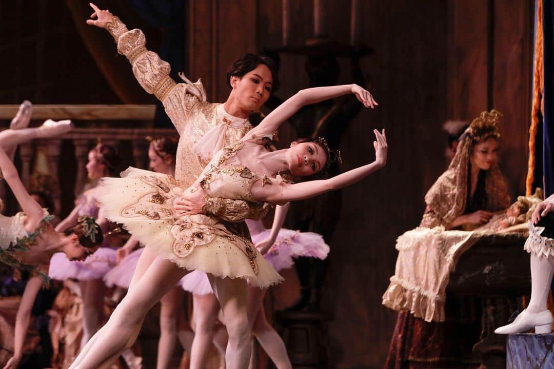 牧阿佐美バレヱ団さんのインスタグラム写真 - (牧阿佐美バレヱ団Instagram)「Behind the scenes The Sleeping Beauty 2/10/2020 (dress rehearsal)  by Photographer Akihiko Yokoi @akihiko_yokoi  写真は「眠れる森の美女」ゲネプロより。  全写真はダンサーズブログに掲載しています。 （ @asamimakiballettokyo ）プロフィール欄にあるURLから、ダンサーズブログをご覧ください。  * * * * * #眠れる森の美女 #sleepingbeauty #文京シビックホール  #牧阿佐美バレヱ団 #牧阿佐美バレエ団 #AsamiMakiBallet #ballet #balletdancer #バレエ #クラシックバレエ #dancer #dancerphotography #dancephoto #balletphotography #instagramfordancers #balletlife #worldwideballet」11月19日 19時42分 - asamimakiballettokyo