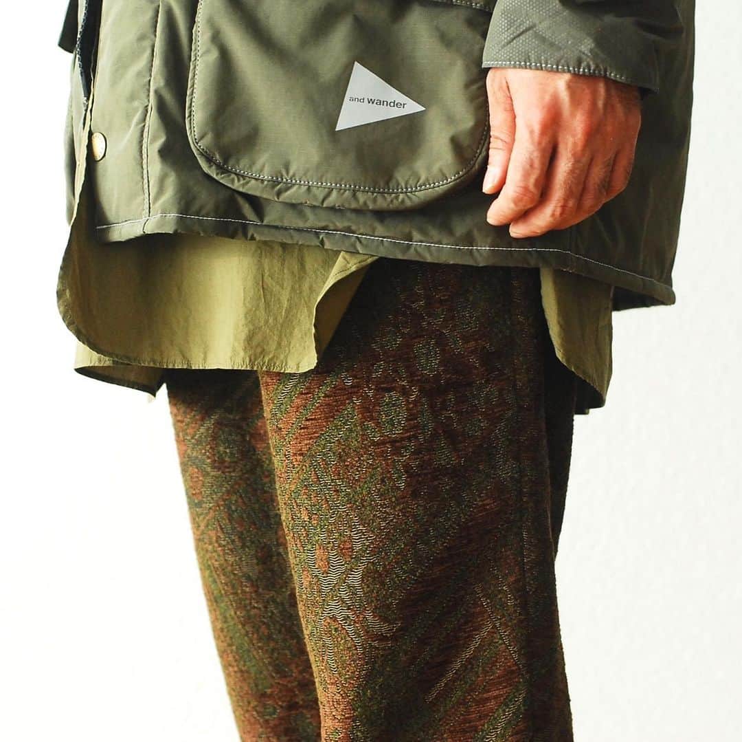 のインスタグラム：「［#10倍ポイント開催中！］ Engineered Garments / エンジニアードガーメンツ "Carlyle Pant - Chenille" ¥51,700- _ 〈online store / @digital_mountain〉 https://www.digital-mountain.net/shopbrand/000000012492/ _ 【オンラインストア#DigitalMountain へのご注文】 *24時間受付 *15時までのご注文で即日発送 *1万円以上ご購入で、送料無料 tel：084-973-8204 _ We can send your order overseas. Accepted payment method is by PayPal or credit card only. (AMEX is not accepted)  Ordering procedure details can be found here. >>http://www.digital-mountain.net/html/page56.html  _ #NEPENTHES #EngineeredGarments #ネペンテス #エンジニアードガーメンツ _ 本店：#WonderMountain  blog>> http://wm.digital-mountain.info _ 〒720-0044  広島県福山市笠岡町4-18  JR 「#福山駅」より徒歩10分 #ワンダーマウンテン #japan #hiroshima #福山 #福山市 #尾道 #倉敷 #鞆の浦 近く _ 系列店：@hacbywondermountain _」
