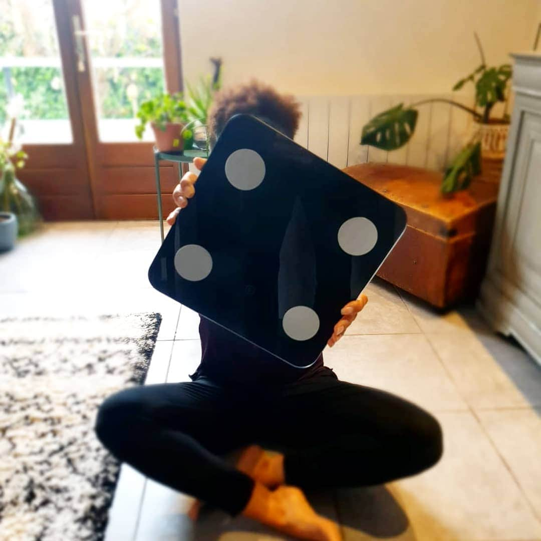 Elea Mariama DIARRAさんのインスタグラム写真 - (Elea Mariama DIARRAInstagram)「🍀 Jeu concours 🍀 (terminé)  . . Comme promis les amis, voici le second jeu concours ! En collaboration avec @noerdenofficial, nous vous proposons de gagner cette jolie balance connectée qui vous donnera beaucoup plus d'indications que simplement votre poids. . Pour jouer, c'est toujours pareil : être abonné à mon compte et celui de @noerdenofficial et inviter 2 personnes à participer en commentaires. . Good luck 🍀 . . #noerden #jeuconcours #jeuxconcours #stayfit」11月19日 19時53分 - elea_diarra