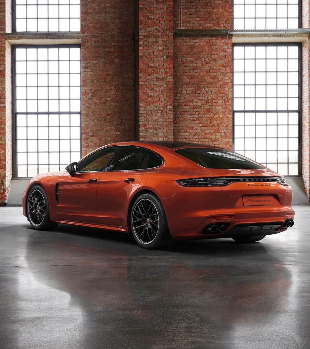 Porscheさんのインスタグラム写真 - (PorscheInstagram)「Don’t be satisfied with the ordinary. Uniqueness is made by #PorscheExclusiveManufaktur. Presenting the new Panamera Turbo S in Papaya Metallic featuring an interior trim package offset beautifully by decorative stitching and seat leather centres in a contrasting orange colour. __ Panamera Turbo S: Fuel consumption combined: 10,8 - 10,7 l/100 kms; CO2 emissions combined: 247 - 245 g/km I https://porsche.click/DAT-Leitfaden I Status: 11/2020」11月19日 19時59分 - porsche