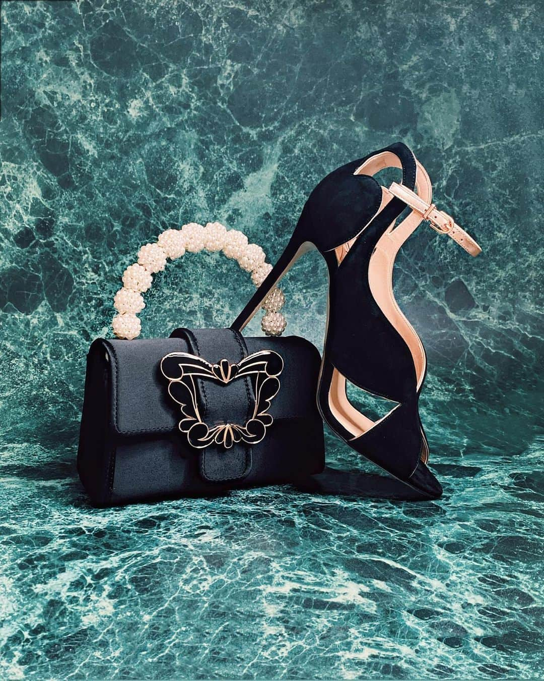 SOPHIA WEBSTERさんのインスタグラム写真 - (SOPHIA WEBSTERInstagram)「Right on... 'Rita'! Introducing our new sandal, embodying nothing but pure class and elegance. 🦋✨⁣ ⁣ #SophiaWebster #SophiaWebsterWings #SophiaWebsterBags」11月19日 20時08分 - sophiawebster