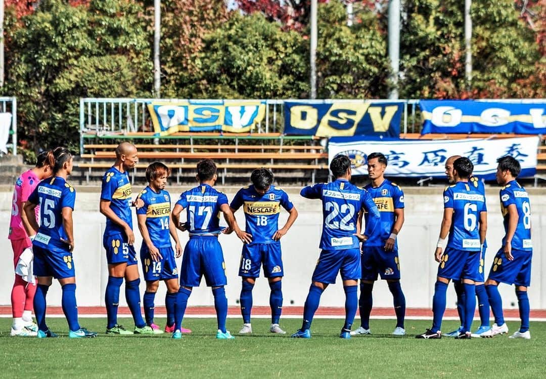 安藝正俊のインスタグラム：「▶︎【全国地域サッカーチャンピオンズリーグ 2020】  予選リーグ敗退 2020の主要大会は終了 昇格を逃しました。  数日間 知り合いのお店でのんびりしたり 友人達とリフレッシュしたり 行きつけのお店に行ったり パーソナルトレーニング対応したり  様々な時間を過ごして来ましたが そこでたくさんの方々に  『見てたけど、結果惜しかったね』 『頑張ってた姿に元気もらったよ』 『また沖縄SVの活躍楽しみにしてるよ』  たかが地域リーグ、でも このチームは自分達だけの想いやプライドだけじゃなくて チームを認知して、県内外から応援して頂いてるみんなの想いを背負ってフィールドで闘えないとダメなチームなんだと  悔しいね、 そういう人達に良い報告ができなくて  すごいチームに所属してるなと もう終わった事だけど  人生かけて闘うって そういう事よ！  #No15  : #沖縄 #沖縄生活 #沖縄好きな人と繋がりたい  #沖縄SV #九州リーグ #地域チャンピオンズリーグ  #何気ない瞬間を残したい  #2020 #ライフスタイル #インスタ映え  #チーム #スポーツ #アスリート #サッカー #サッカー選手 #サッカー好きな人と繋がりたい  #フットボール #okinawa #okinawajapan  #lifestyle #soccer #soccerplayer  #football #footballplayer  #team_jp_  #futbol  #goodvibes #season  #yolo」