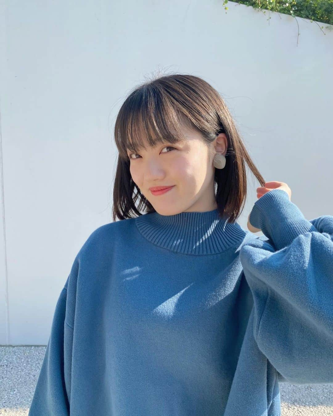 希山愛さんのインスタグラム写真 - (希山愛Instagram)「* 珍しく青〜💙  青いニットは初めてやけんなんだか新鮮です💭  #希山愛 #ばってん少女隊」11月19日 20時20分 - kiyama_ai_official