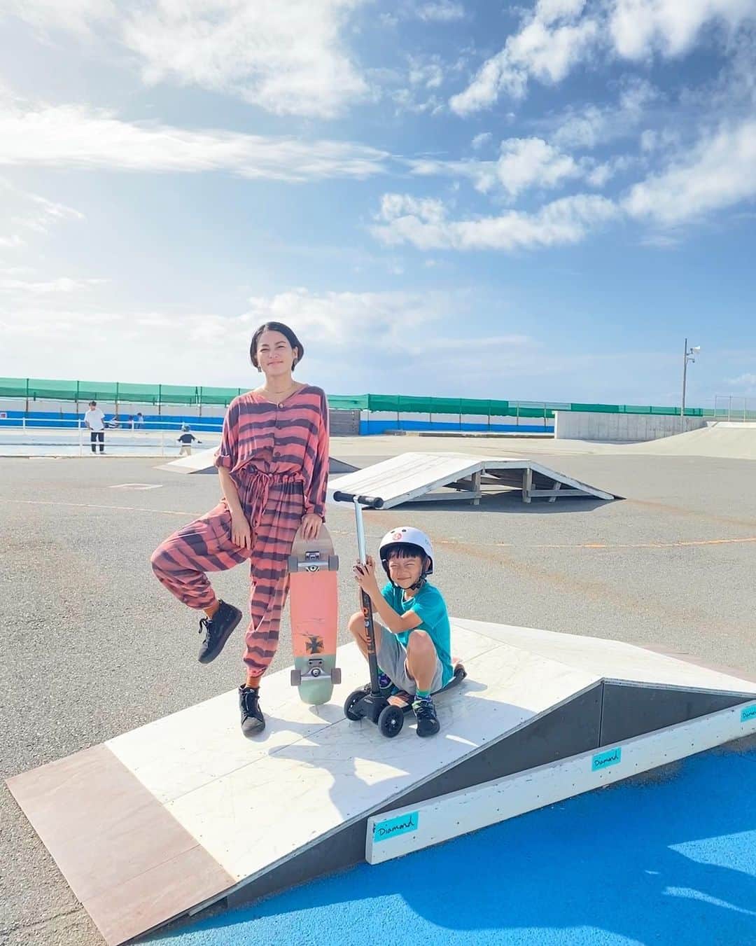 桃生亜希子さんのインスタグラム写真 - (桃生亜希子Instagram)「初夏のような、冬のハワイのような気持ちのいい気候。 　ご褒美のような、素敵な1日🙏🤍🌈  #プッシュしか出来ないけど写真は撮るよ　#街角シリーズだよ #小旅行　#skaters #shorttrip #sunnyday」11月19日 20時30分 - pinokosugar