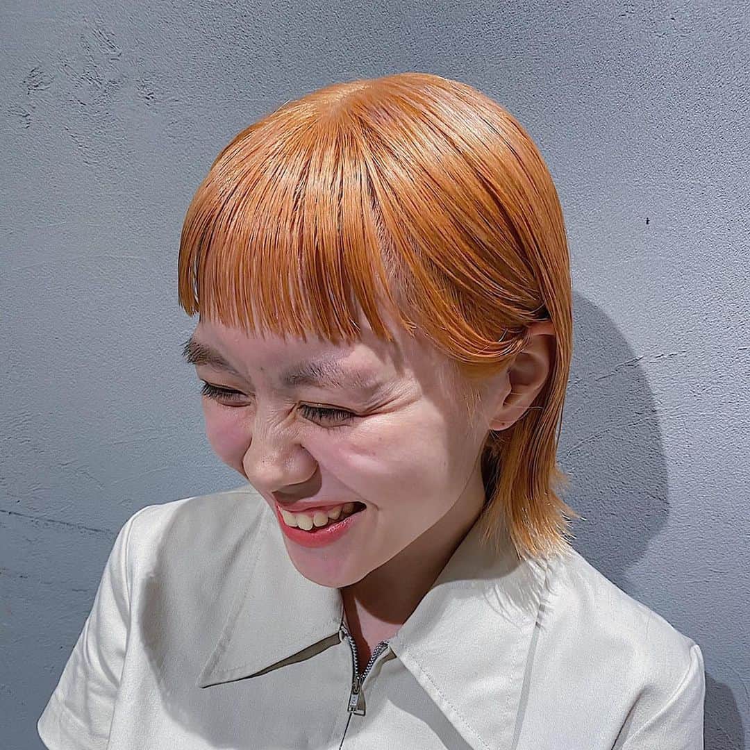 アディクシーカラー(ミルボン) さんのインスタグラム写真 - (アディクシーカラー(ミルボン) Instagram)「《クリアオレンジhair》 ﻿ 濃くなりすぎないようクリアを多めにし、パキッとしすぎない柔らかなオレンジに仕上げました！﻿ ﻿ ＜レシピ＞　 ﻿ ペールオレンジ：0クリア＝１：２﻿ OXY 3% ﻿ ﻿ Designed by @nanuk.makihara ﻿ ﻿  #ヘアカラー #ヘアスタイル #アディクシー  #ペールライン #ペールカラー #ペールトーン #オルディーブ  #ハイトーンカラー #ヘアデザイン #ヘアカタログ #ロングヘア #ショートヘア #ボブヘア #ロブスタイル #ショートボブ #ブリーチヘア #透明感カラー #インナーカラー #ハイライト #ローライト　#ミルボン #MILBON  #ブリーチカラー #オレンジヘア #オレンジカラー」11月19日 20時39分 - addicthy_color