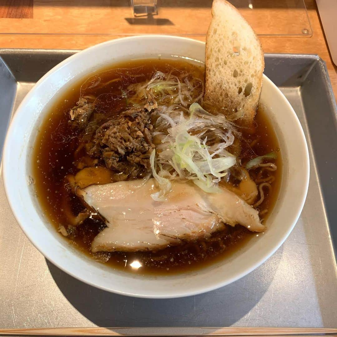 梅田啓介さんのインスタグラム写真 - (梅田啓介Instagram)「最近食べた福岡のラーメン  どれがどこだか全部は覚えてませんが、 1枚目は月光軒 2枚目はKOMUGI 3枚目は店名不明で、背脂生姜そば  4枚目はマメヤ中華そば 5、6枚目は不明 7枚目はニシムラ麺 8枚目はふくちゃん 9枚目はぢどり屋トリコ 10枚目は不明  最近はふくちゃんの支那そばが一番すきです。 2番目は背脂生姜かな。  #福岡醤油ラーメン」11月19日 20時39分 - kskume