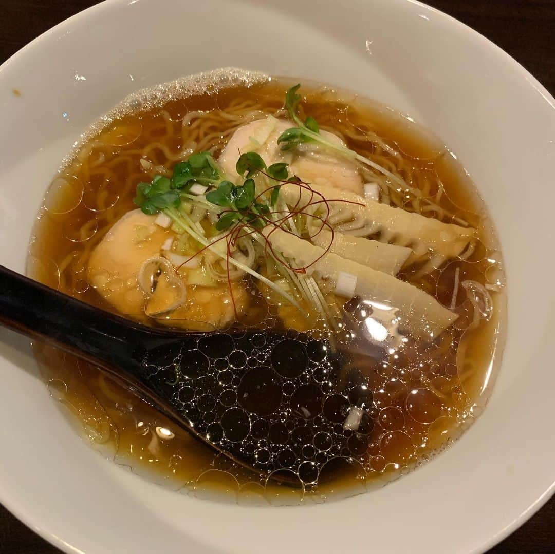 梅田啓介さんのインスタグラム写真 - (梅田啓介Instagram)「最近食べた福岡のラーメン  どれがどこだか全部は覚えてませんが、 1枚目は月光軒 2枚目はKOMUGI 3枚目は店名不明で、背脂生姜そば  4枚目はマメヤ中華そば 5、6枚目は不明 7枚目はニシムラ麺 8枚目はふくちゃん 9枚目はぢどり屋トリコ 10枚目は不明  最近はふくちゃんの支那そばが一番すきです。 2番目は背脂生姜かな。  #福岡醤油ラーメン」11月19日 20時39分 - kskume