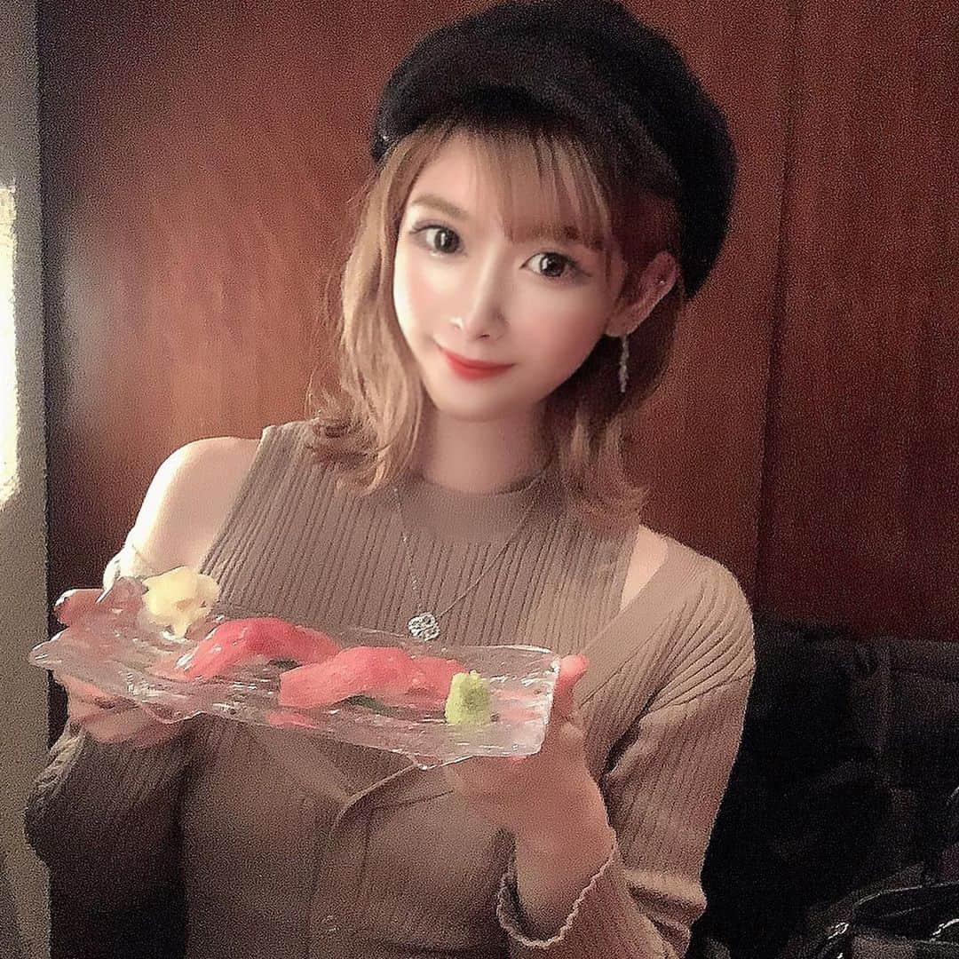 ゆうめろさんのインスタグラム写真 - (ゆうめろInstagram)「・ ・ 南青山にある焼肉の有名店 【よろにく】に行ってきたよ~🥩❤️ 大好きな焼肉を堪能できて幸せなり😚💗 脂っこすぎなくて食べやすくて口の中でとろけた〜 やっぱり焼肉しか勝たん！ ・ #よろにく #焼肉大好き #肉スタグラム  #東京グルメ #グルメ女子 #グルメスタグラム」11月19日 20時36分 - yk.o0