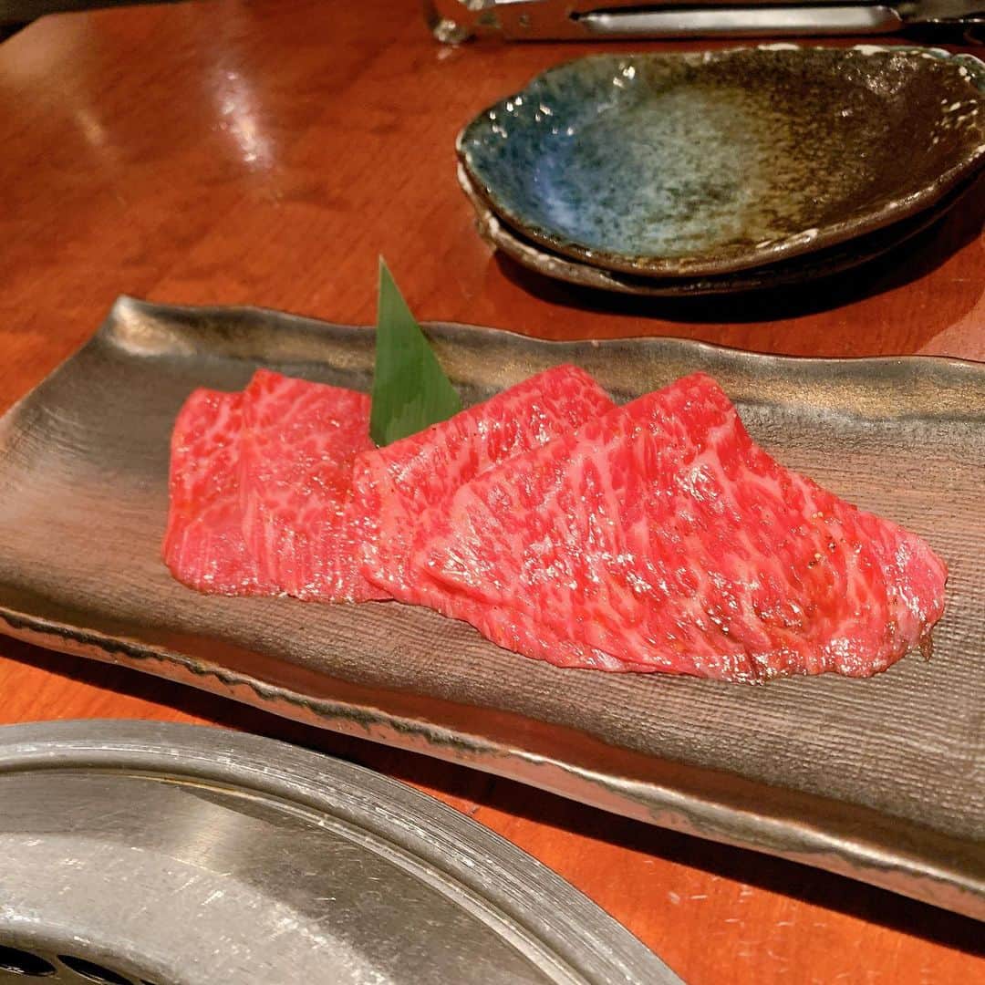ゆうめろさんのインスタグラム写真 - (ゆうめろInstagram)「・ ・ 南青山にある焼肉の有名店 【よろにく】に行ってきたよ~🥩❤️ 大好きな焼肉を堪能できて幸せなり😚💗 脂っこすぎなくて食べやすくて口の中でとろけた〜 やっぱり焼肉しか勝たん！ ・ #よろにく #焼肉大好き #肉スタグラム  #東京グルメ #グルメ女子 #グルメスタグラム」11月19日 20時36分 - yk.o0